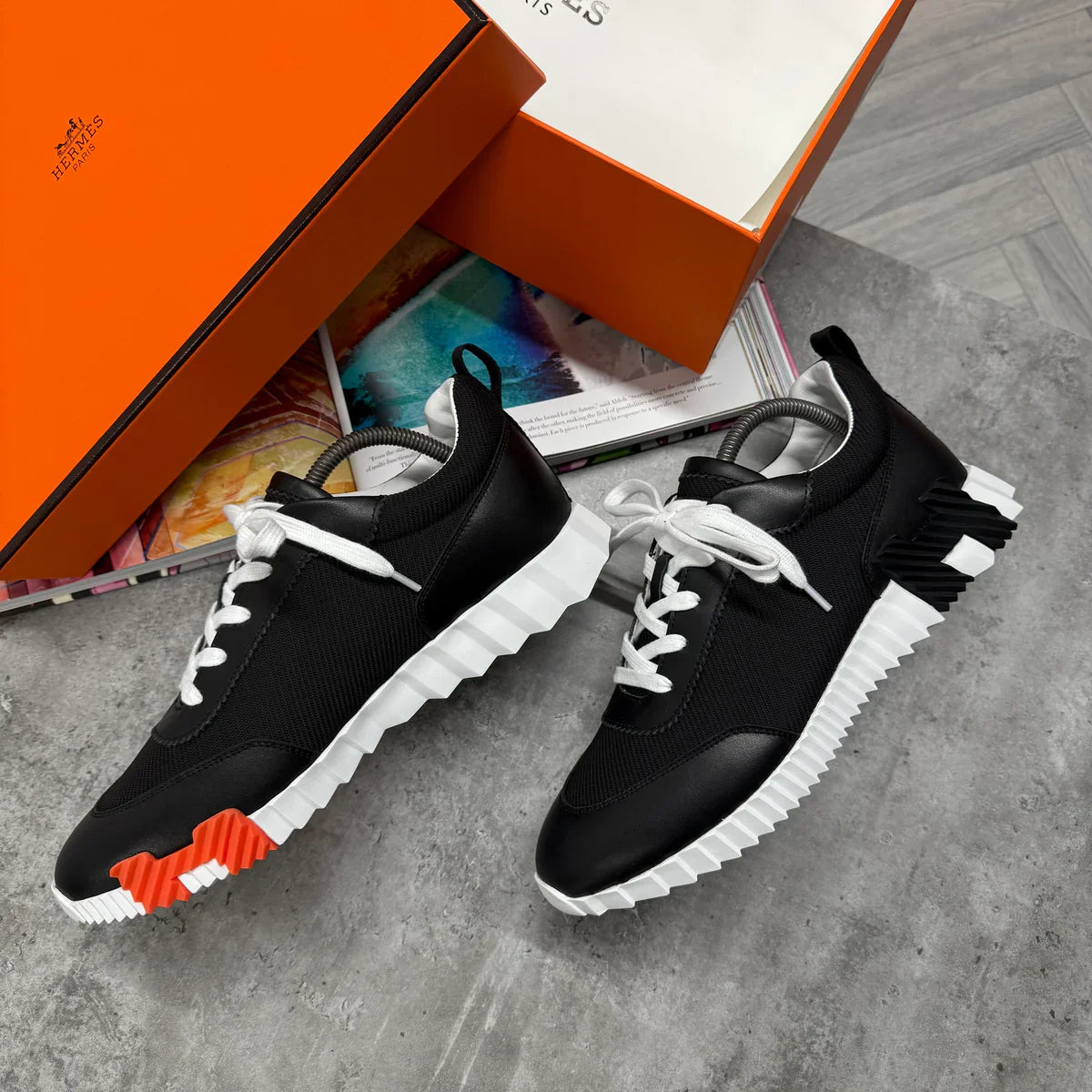 (PRE ORDER) H TRAINER - BLACK / WHITE
