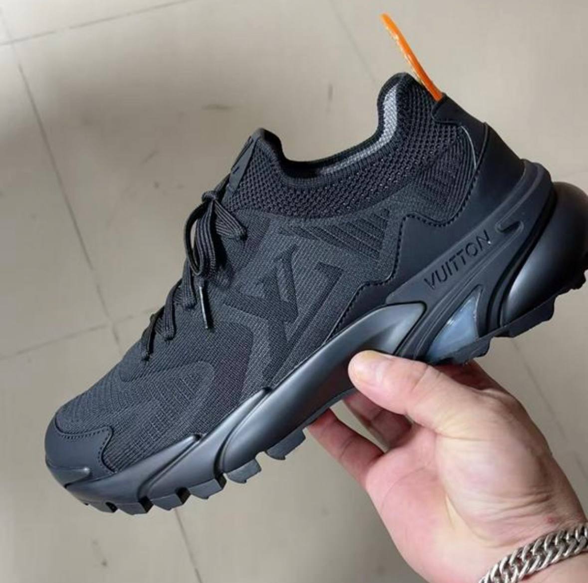 (NEW SEASON) LVE - Tatic Trainers ( Pre Order )