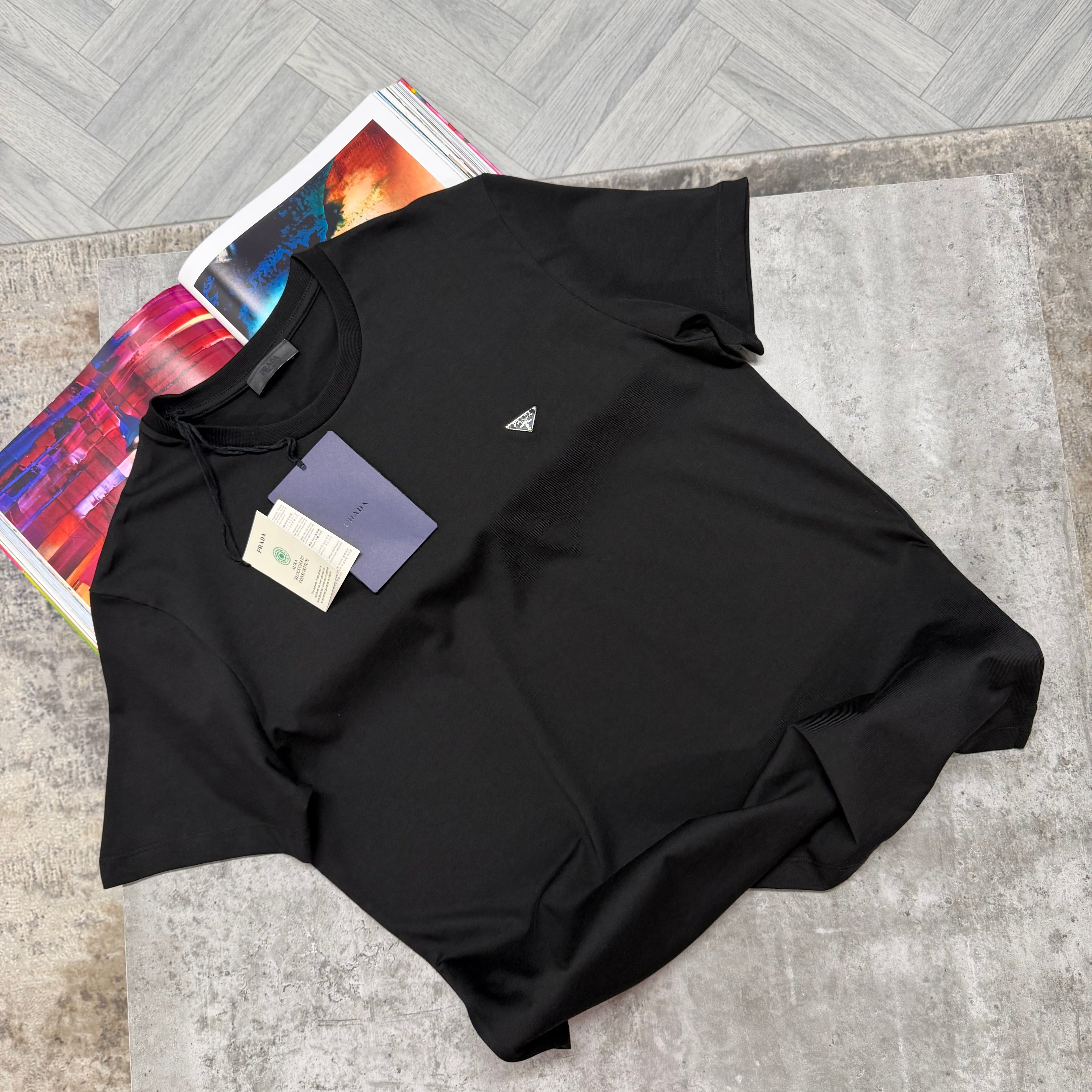 PDA SMALL SILVER BADGE T SHIRT - BLACK