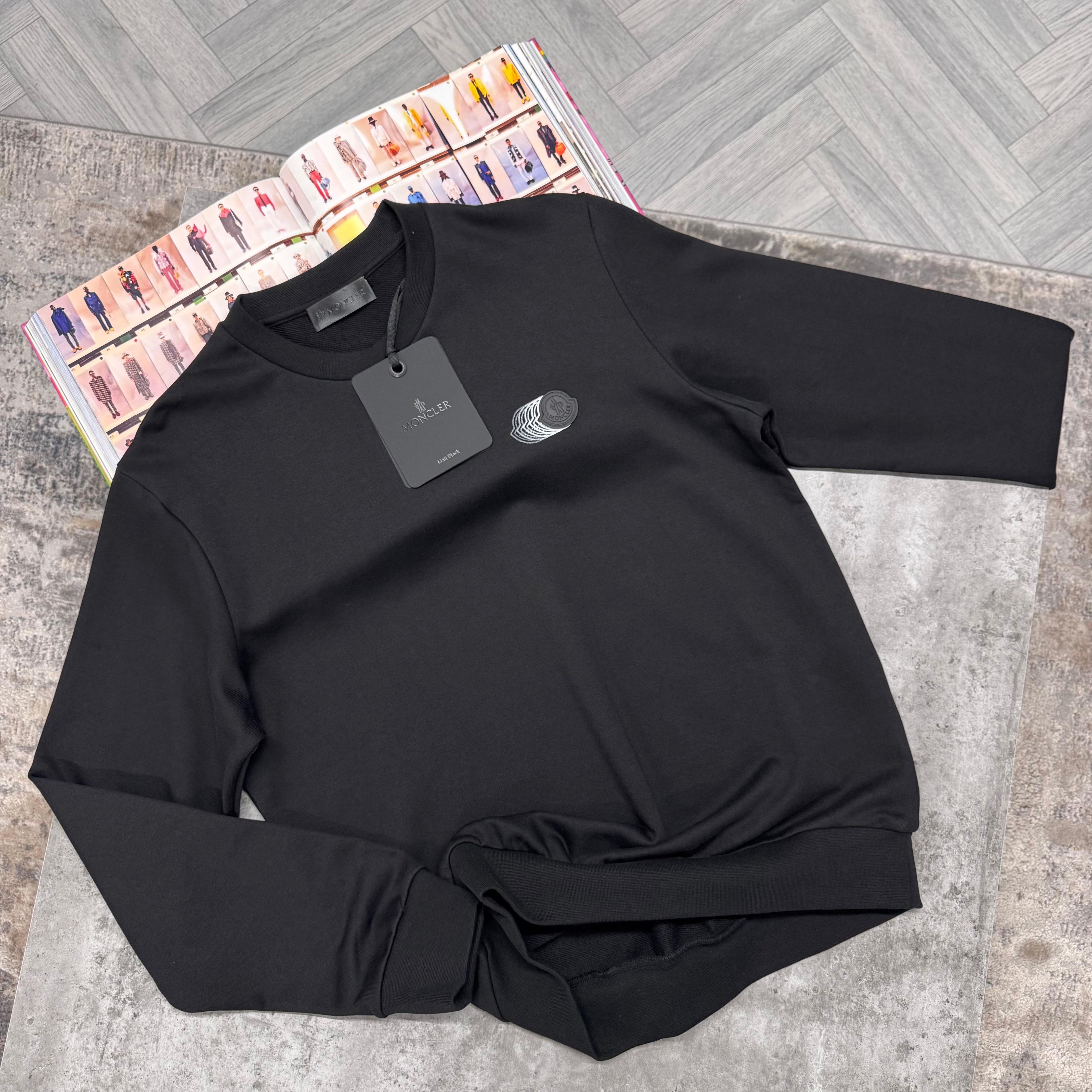 MNCLR FADED BADGE CREWNECK JUMPER - BLACK
