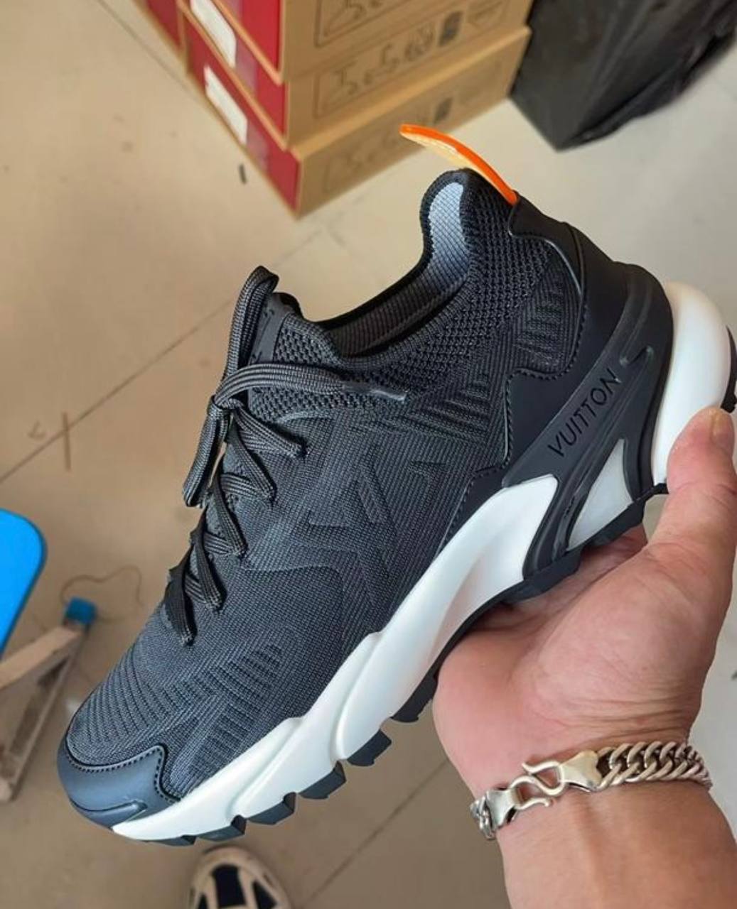 (NEW SEASON) LVE - Tatic Trainers ( Pre Order )