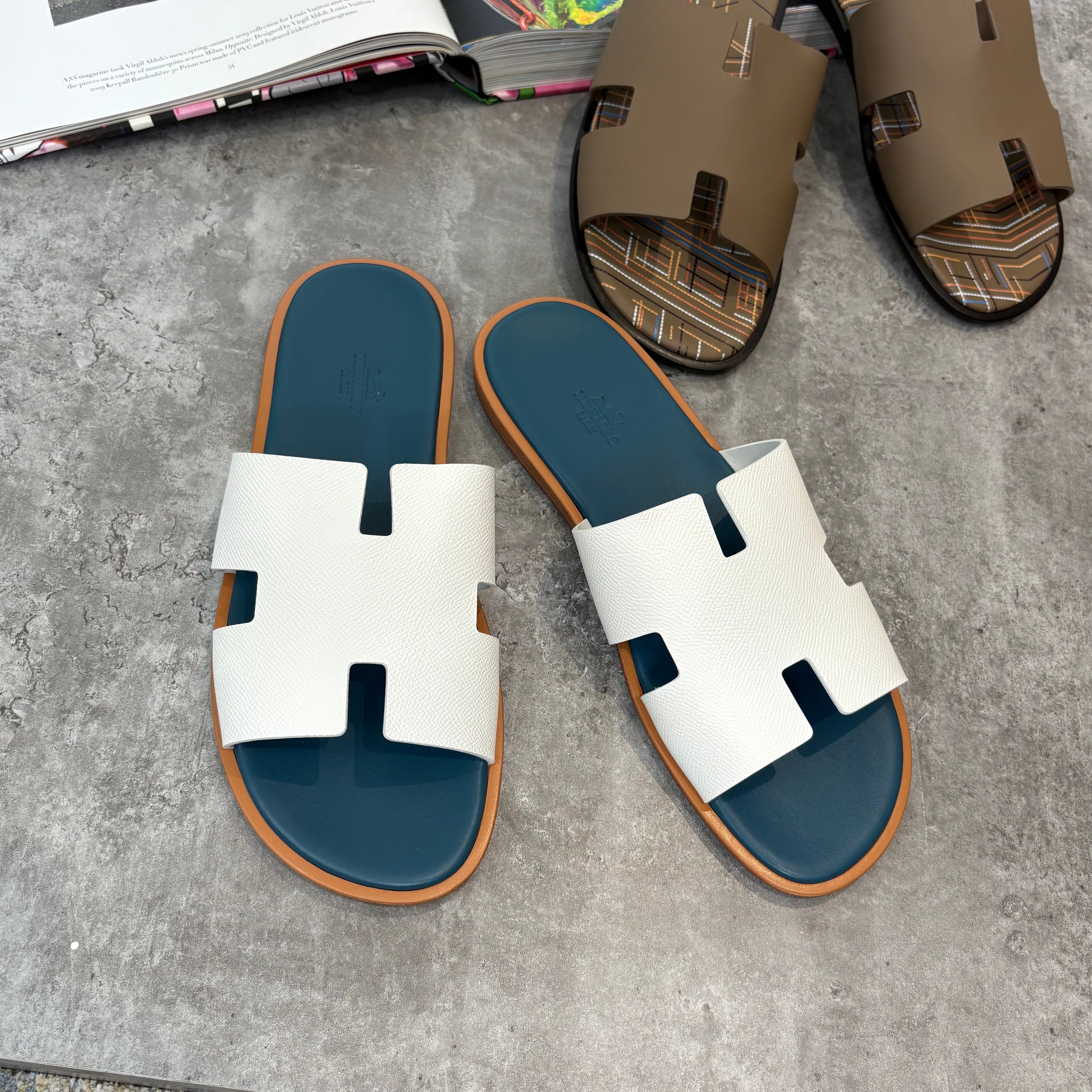 (PRE ORDER) HMES SLIDES - white/blue