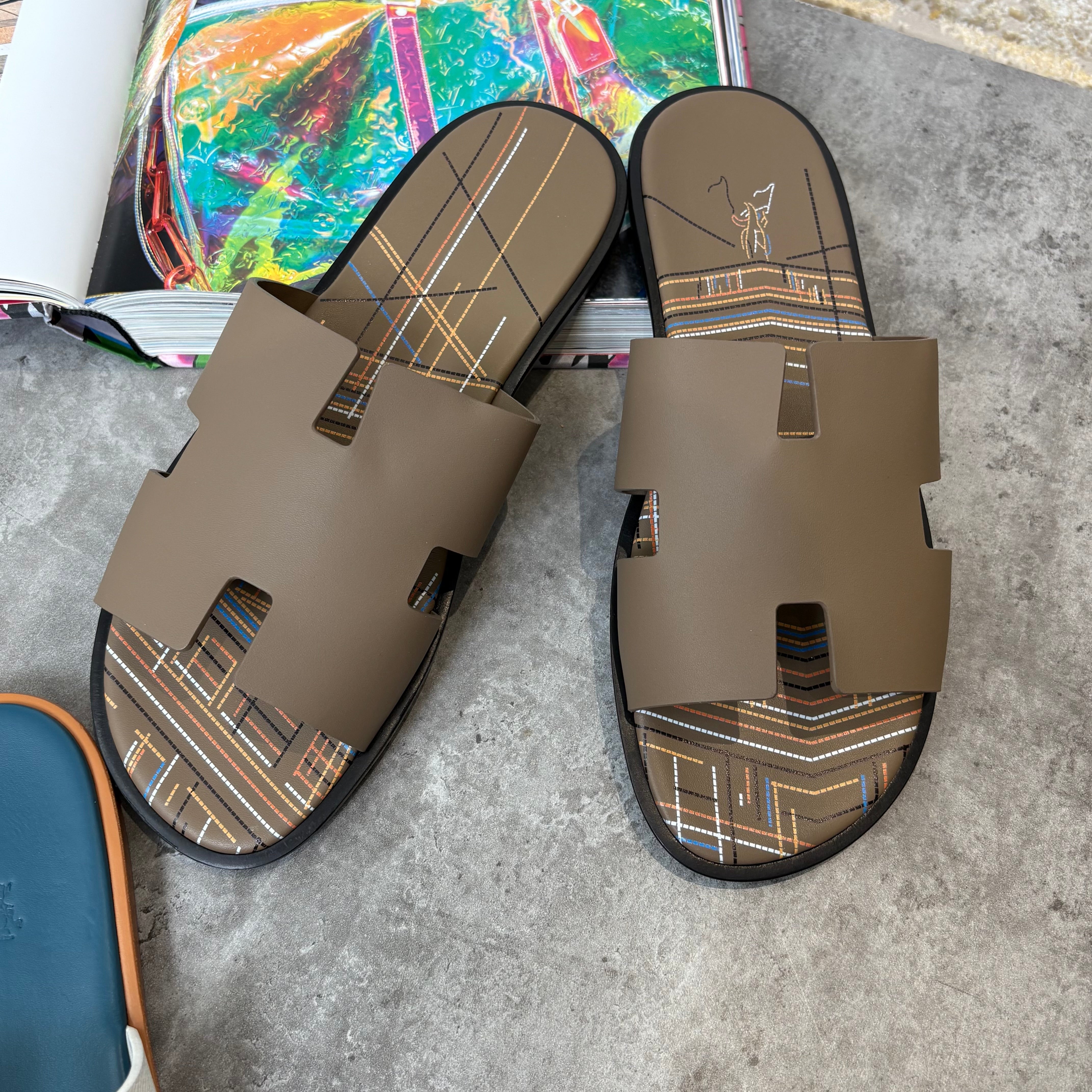 (PRE ORDER) HMES SLIDES - BROWN