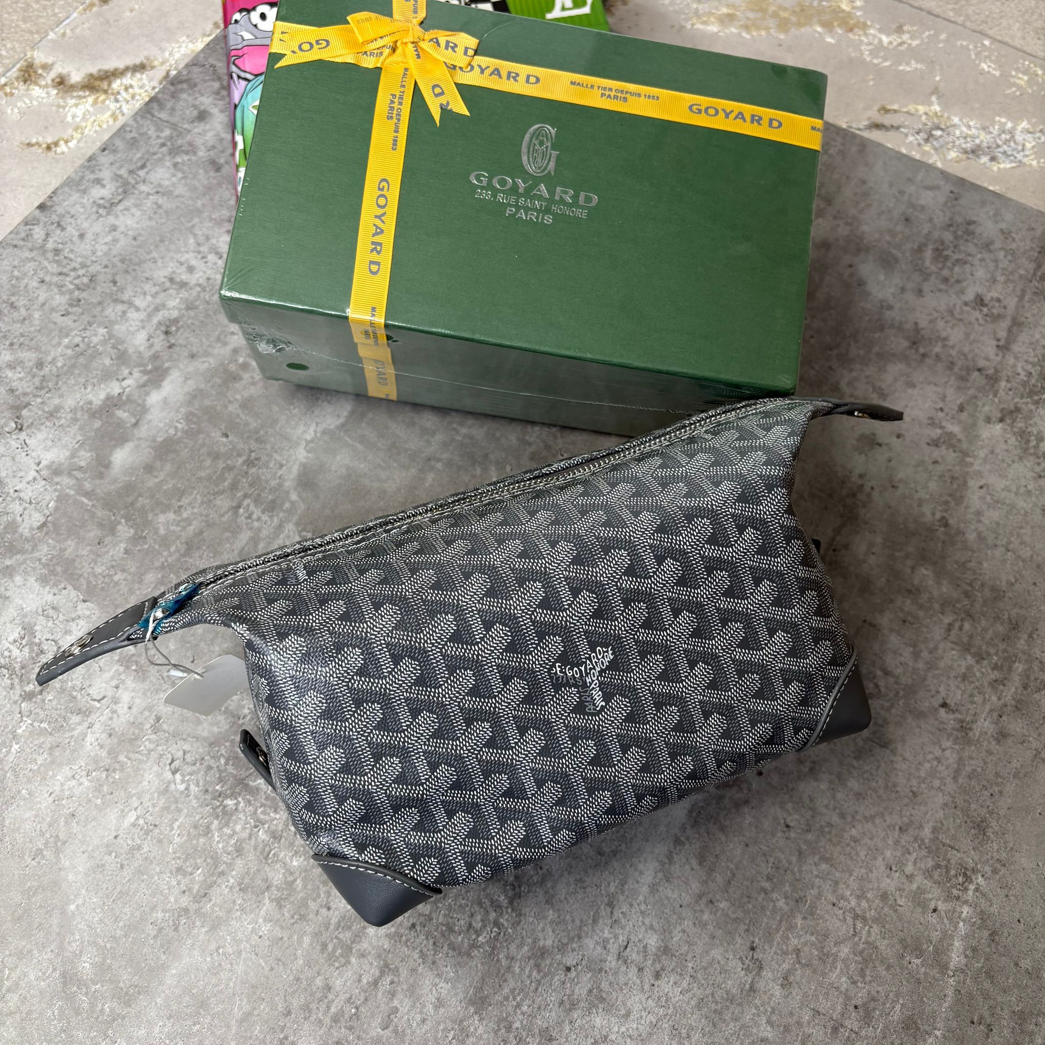 (PRE ORDER) GYRD WASHBAG - Grey