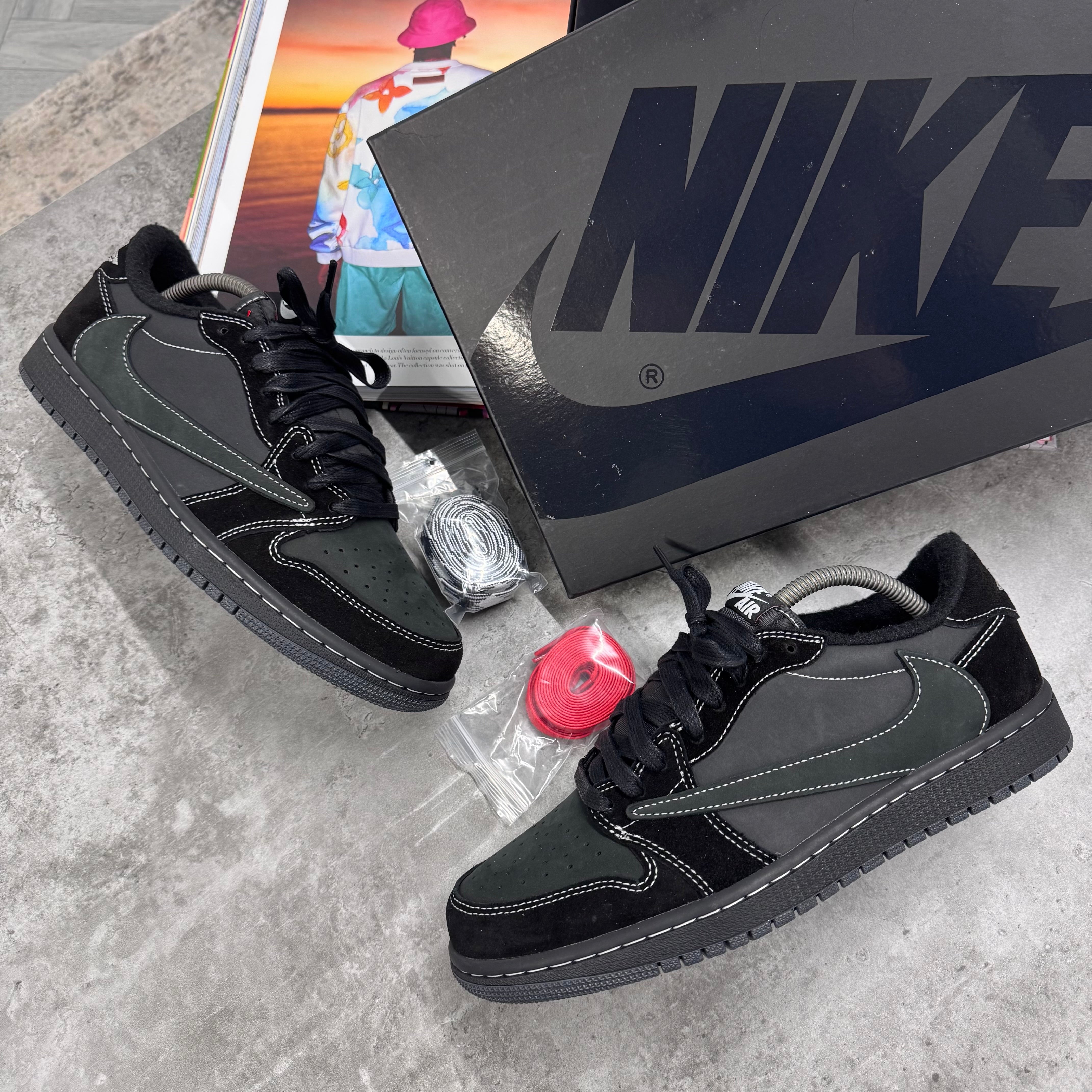 NIKE X TRAVIS SCOTT AIR JORDAN 1 - PHANTOM BLACK