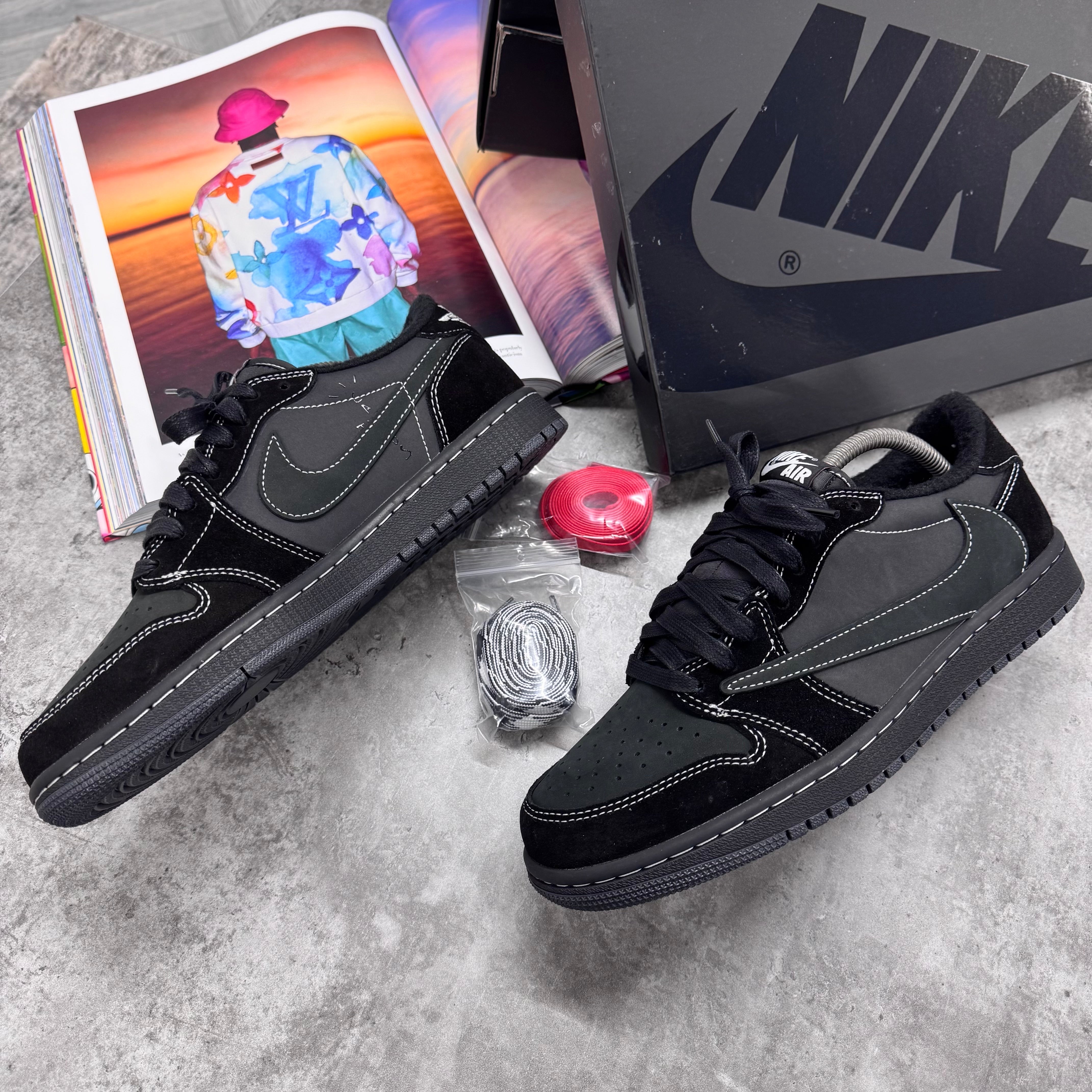NIKE X TRAVIS SCOTT AIR JORDAN 1 - PHANTOM BLACK