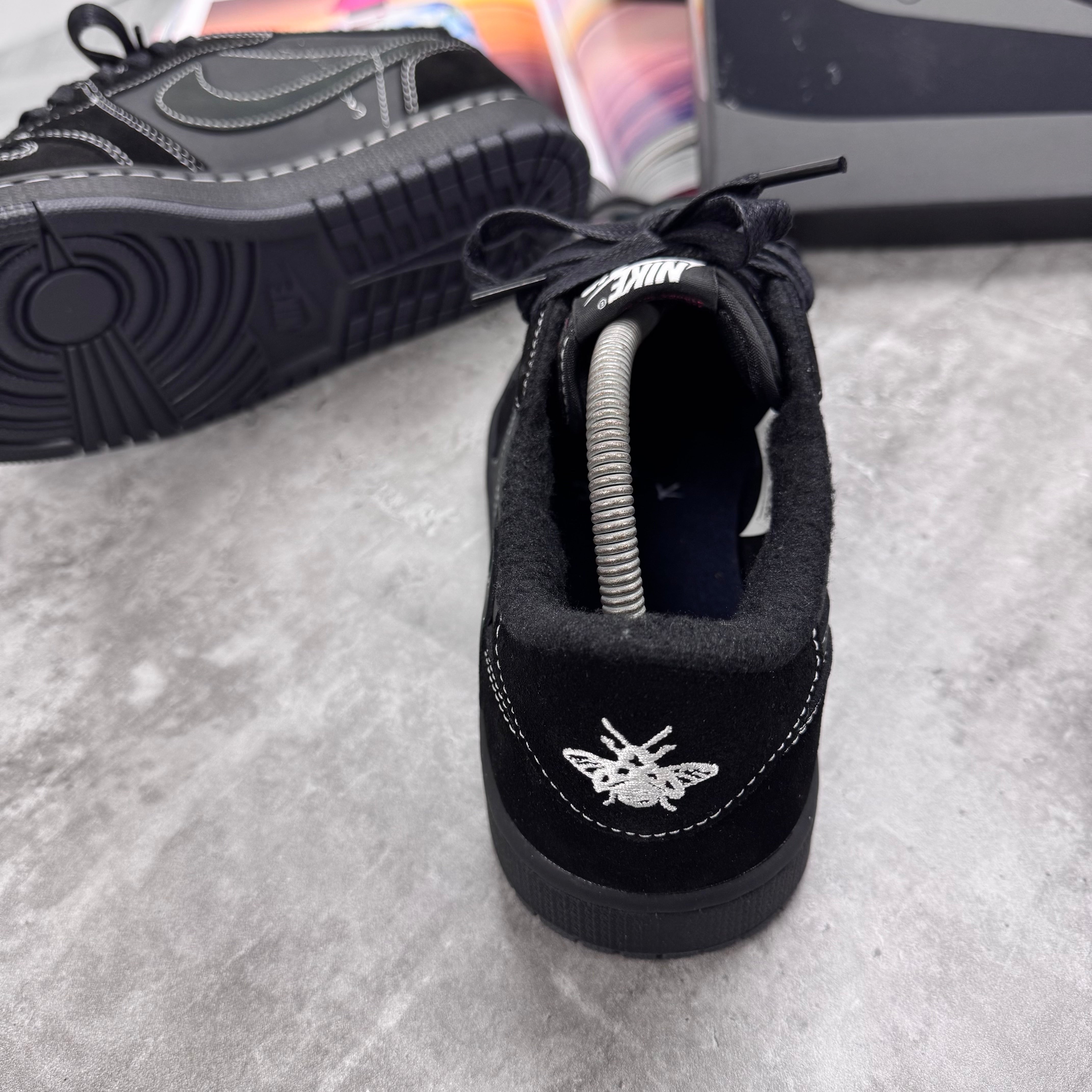 NIKE X TRAVIS SCOTT AIR JORDAN 1 - PHANTOM BLACK