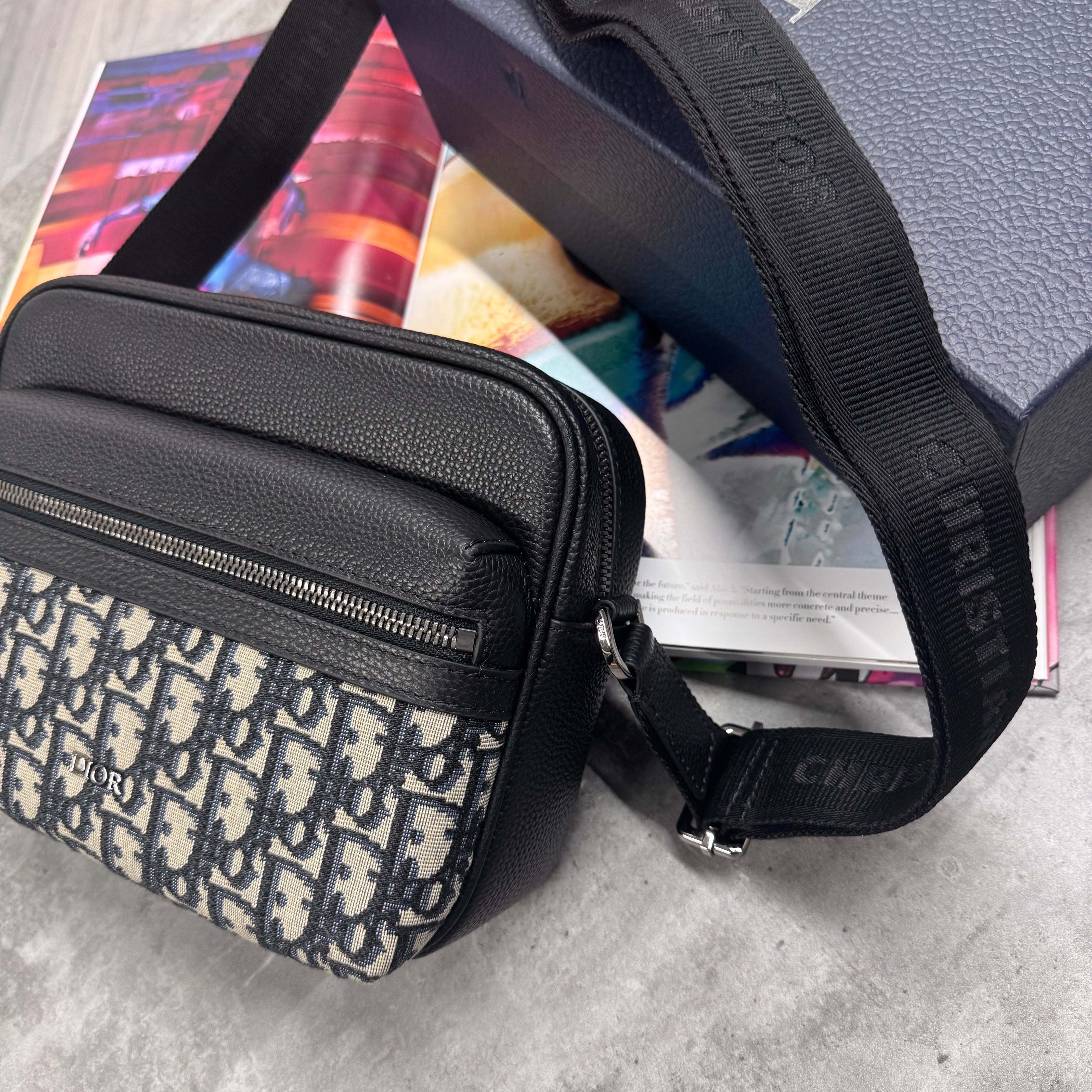 (PRE ORDER) CD MESSENGER BAG - CREAM