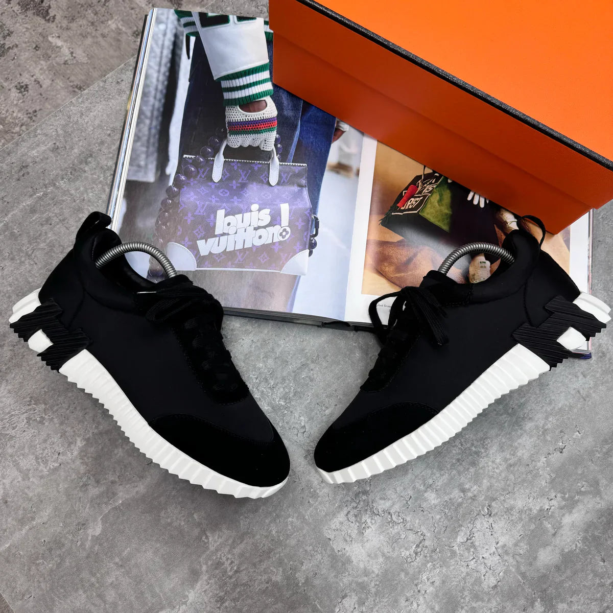 (PRE ORDER) HMES BOUNCING TRAINERS - BLACK / WHITE