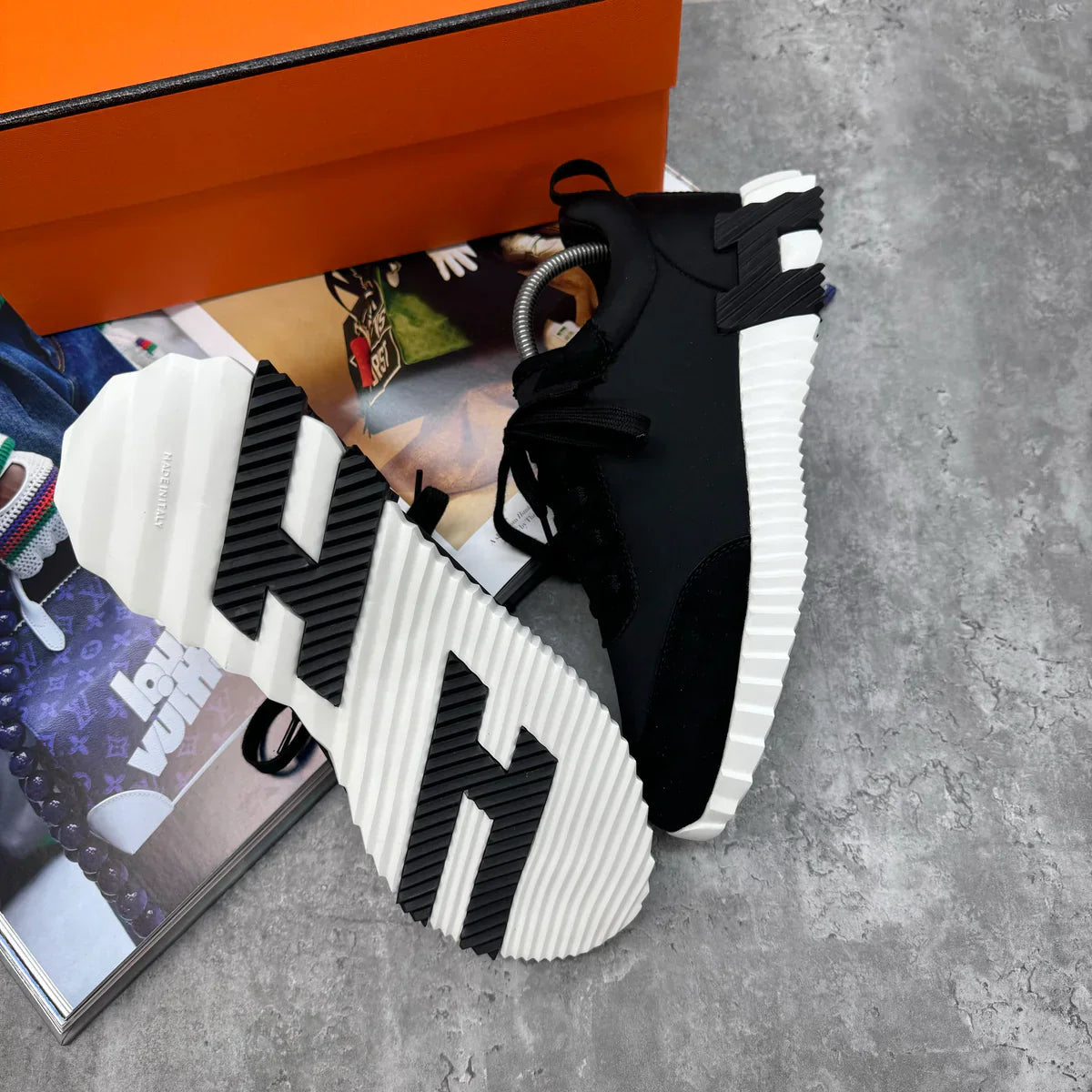 (PRE ORDER) HMES BOUNCING TRAINERS - BLACK / WHITE