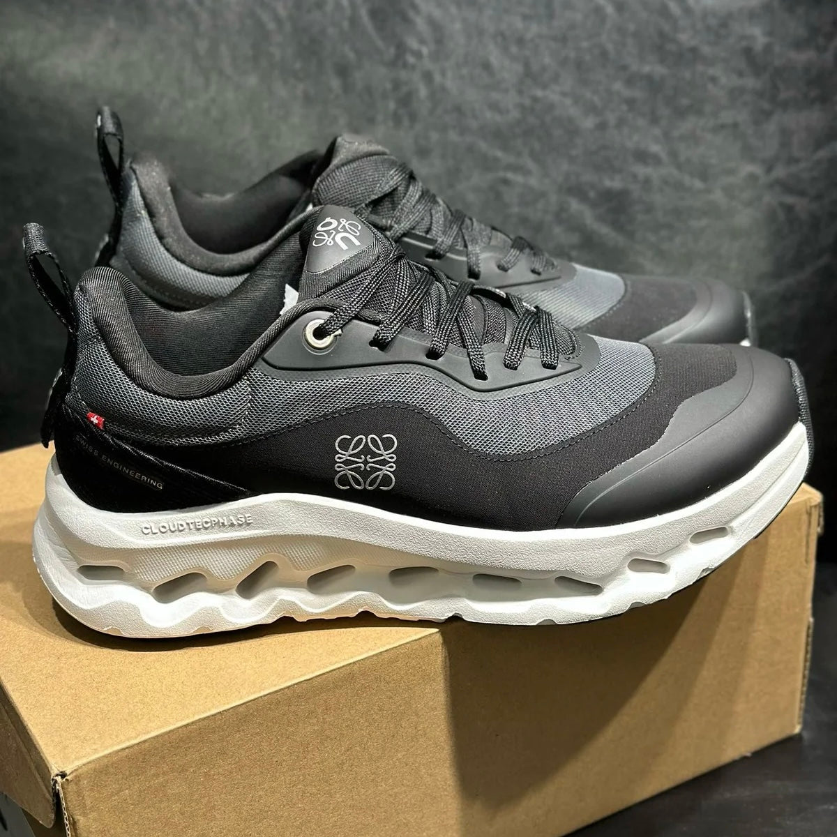 (PRE ORDER) LWE X ON TRAINERS - BLACK / WHITE