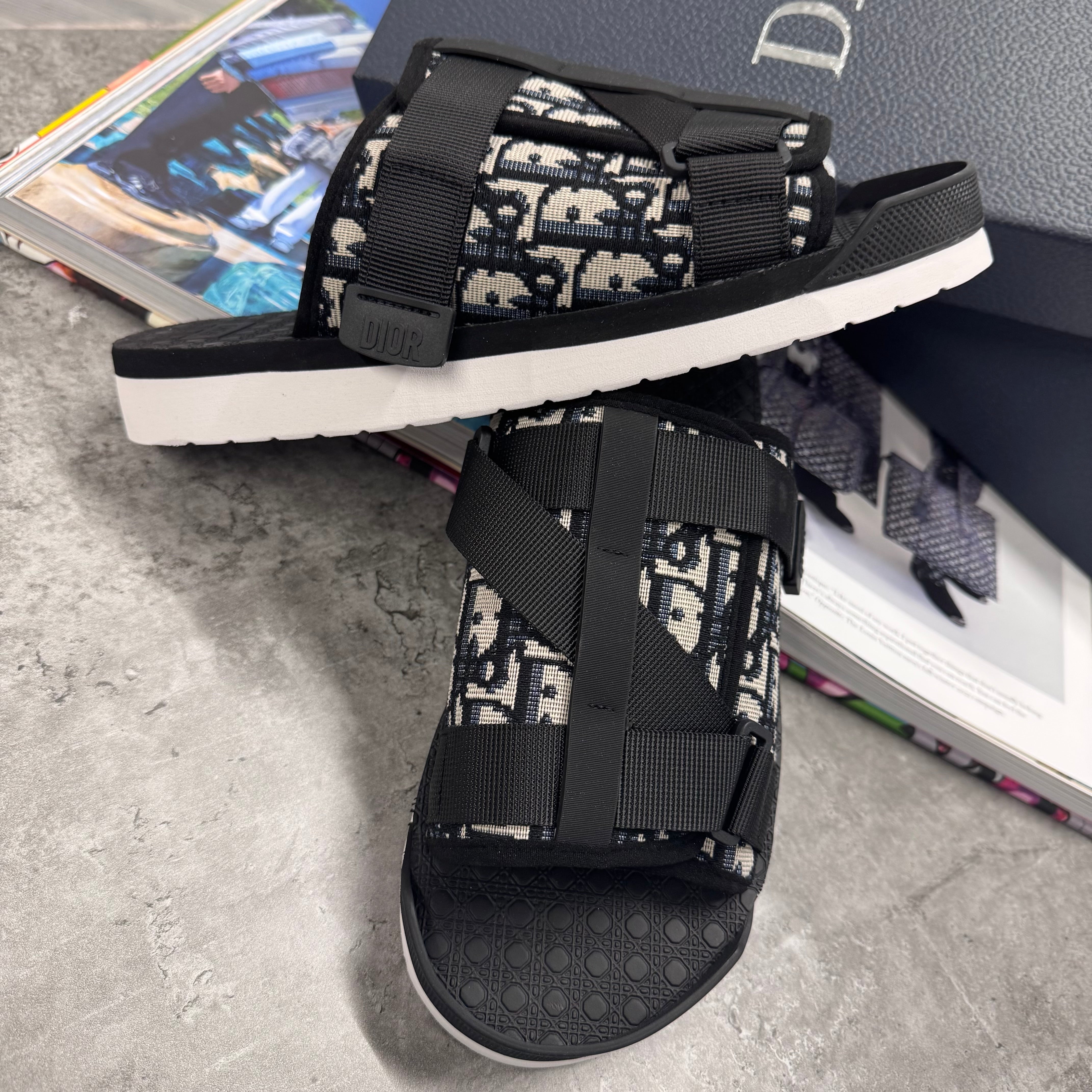 (PRE ORDER) CD OBLIQUE SLIDES - WHITE