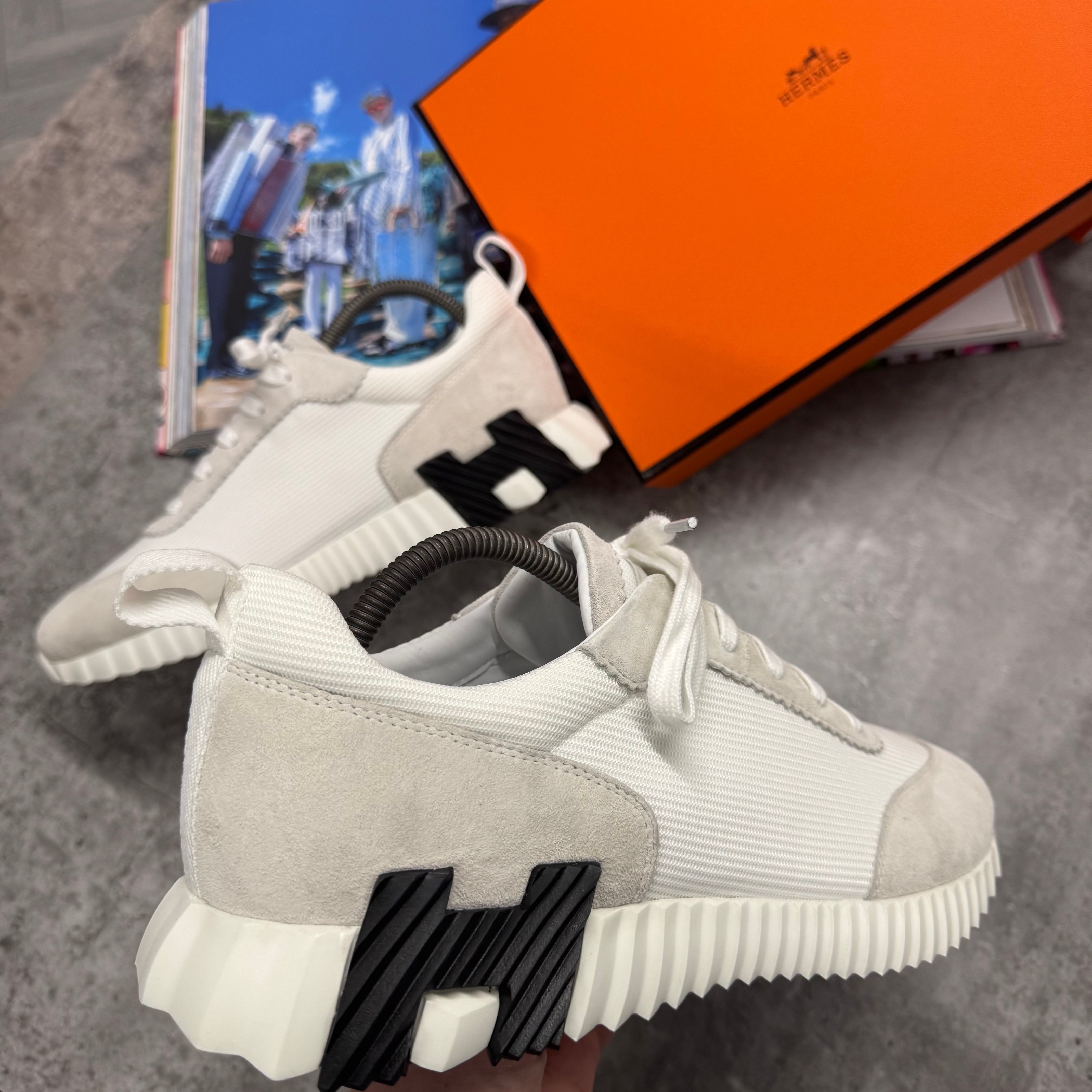 HMES BOUNCING TRAINER - WHITE / BLACK ( PRE ORDER )