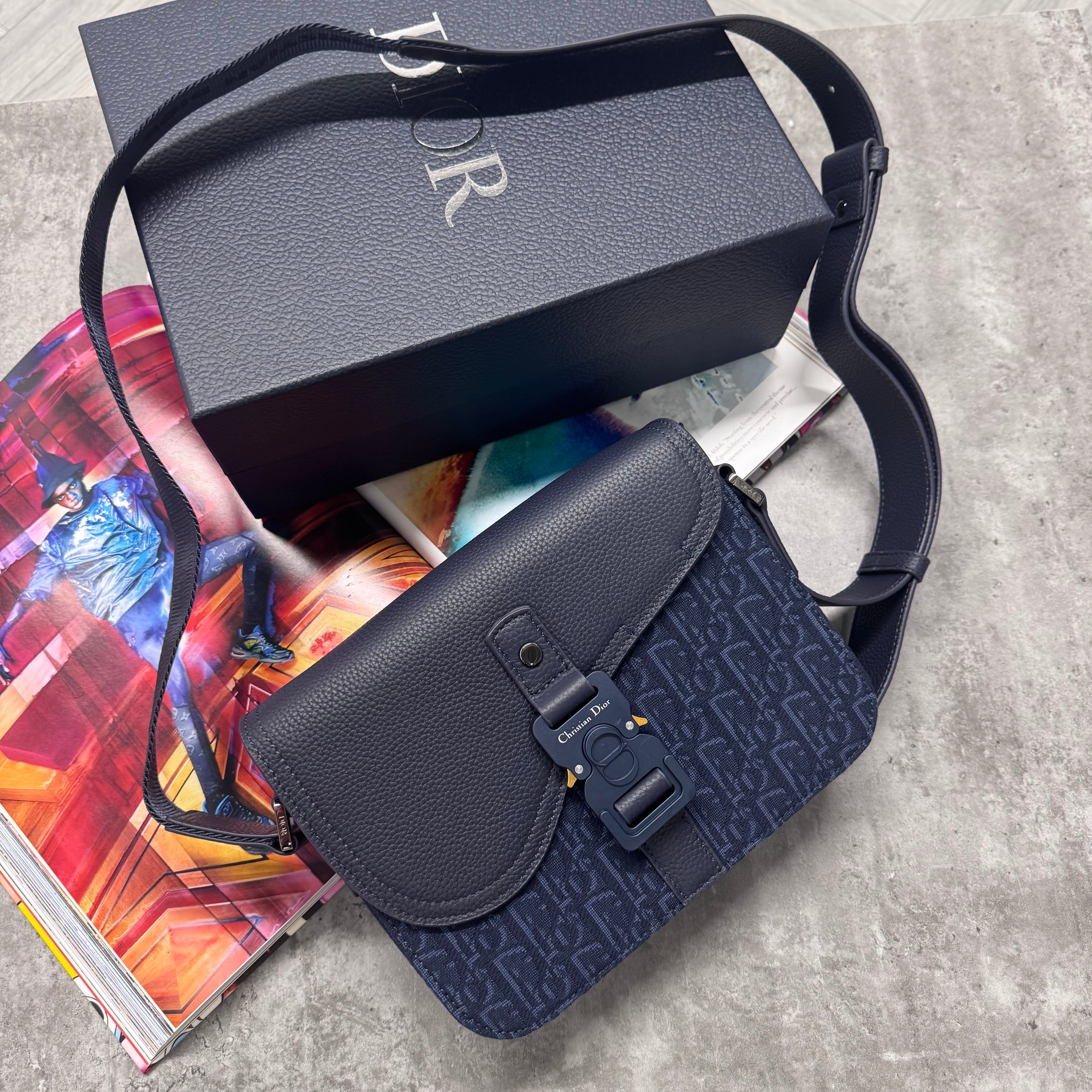 (PRE ORDER) CD SADDLE BAG - NAVY