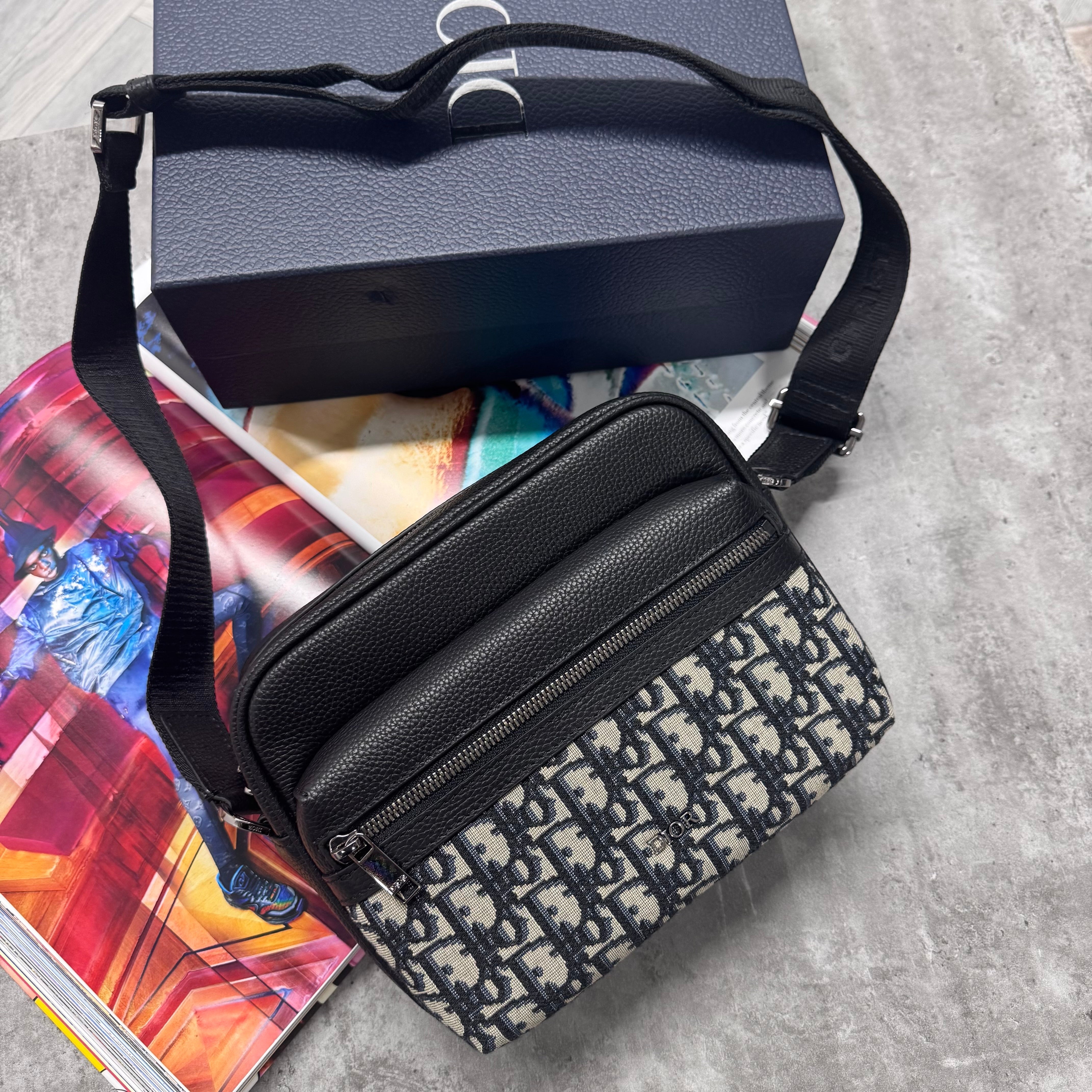 CD MESSENGER BAG - CREAM