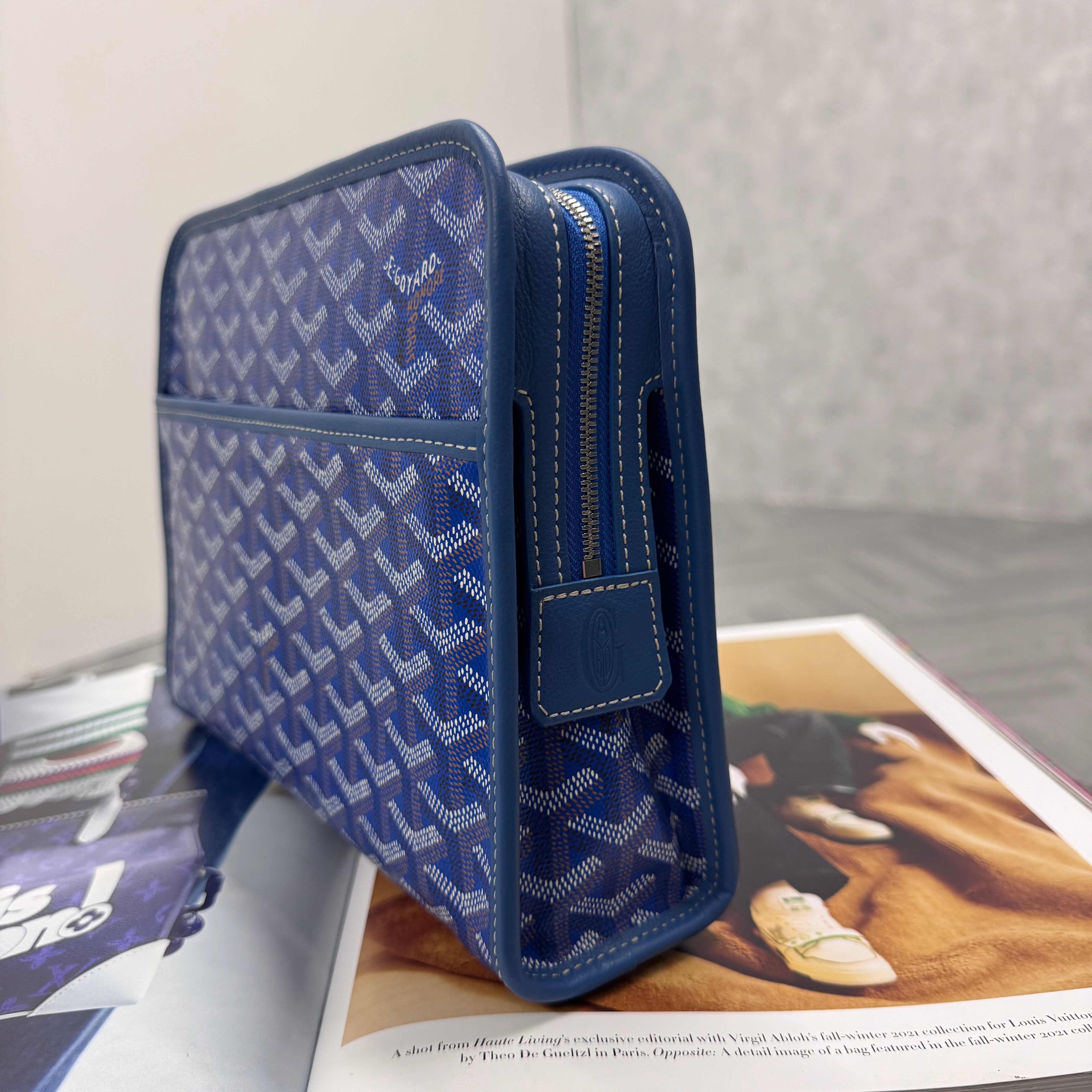 (PRE ORDER) GYRD POUCH BAG - BLUE