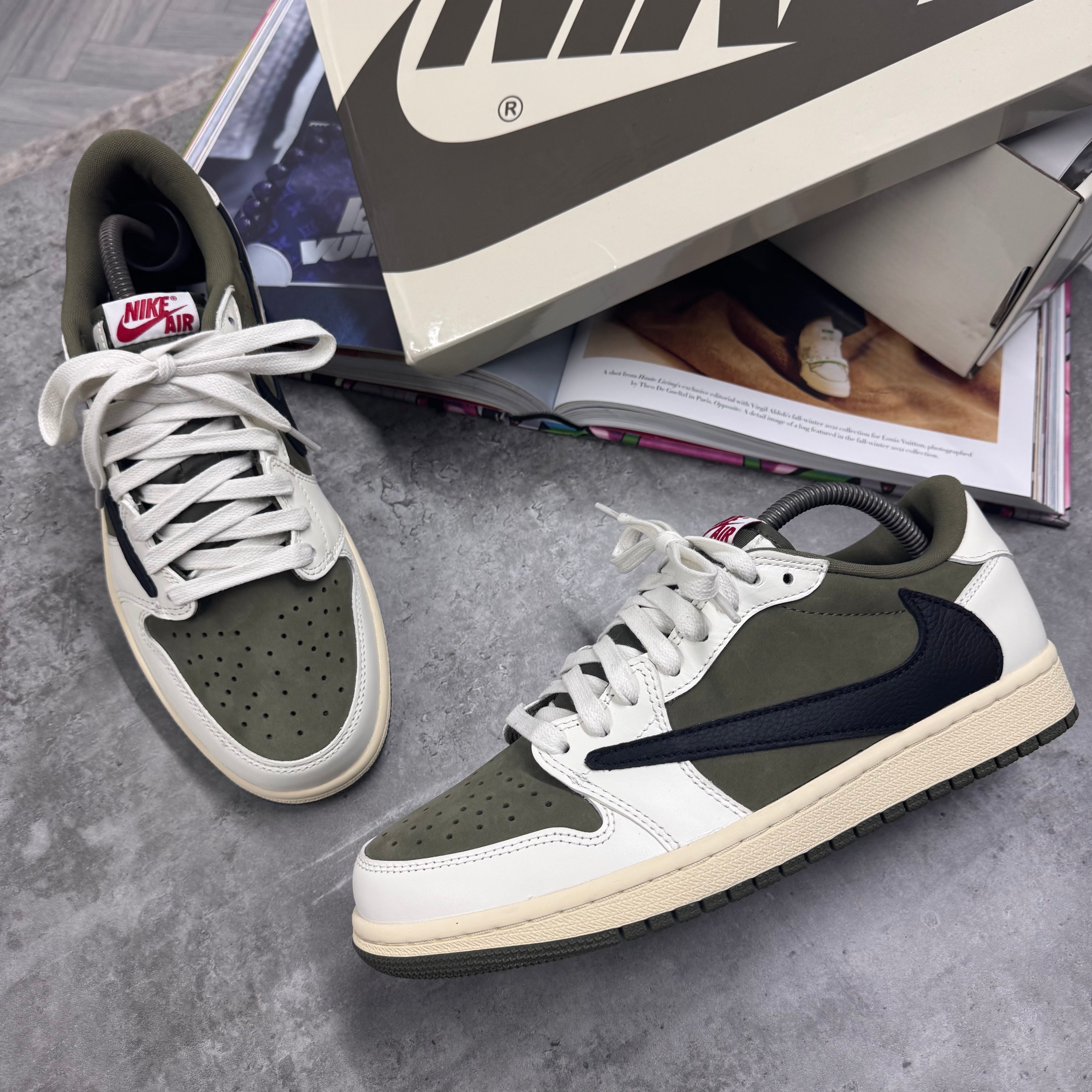 NI X TS - JORDAN 1 - MID OLIVE