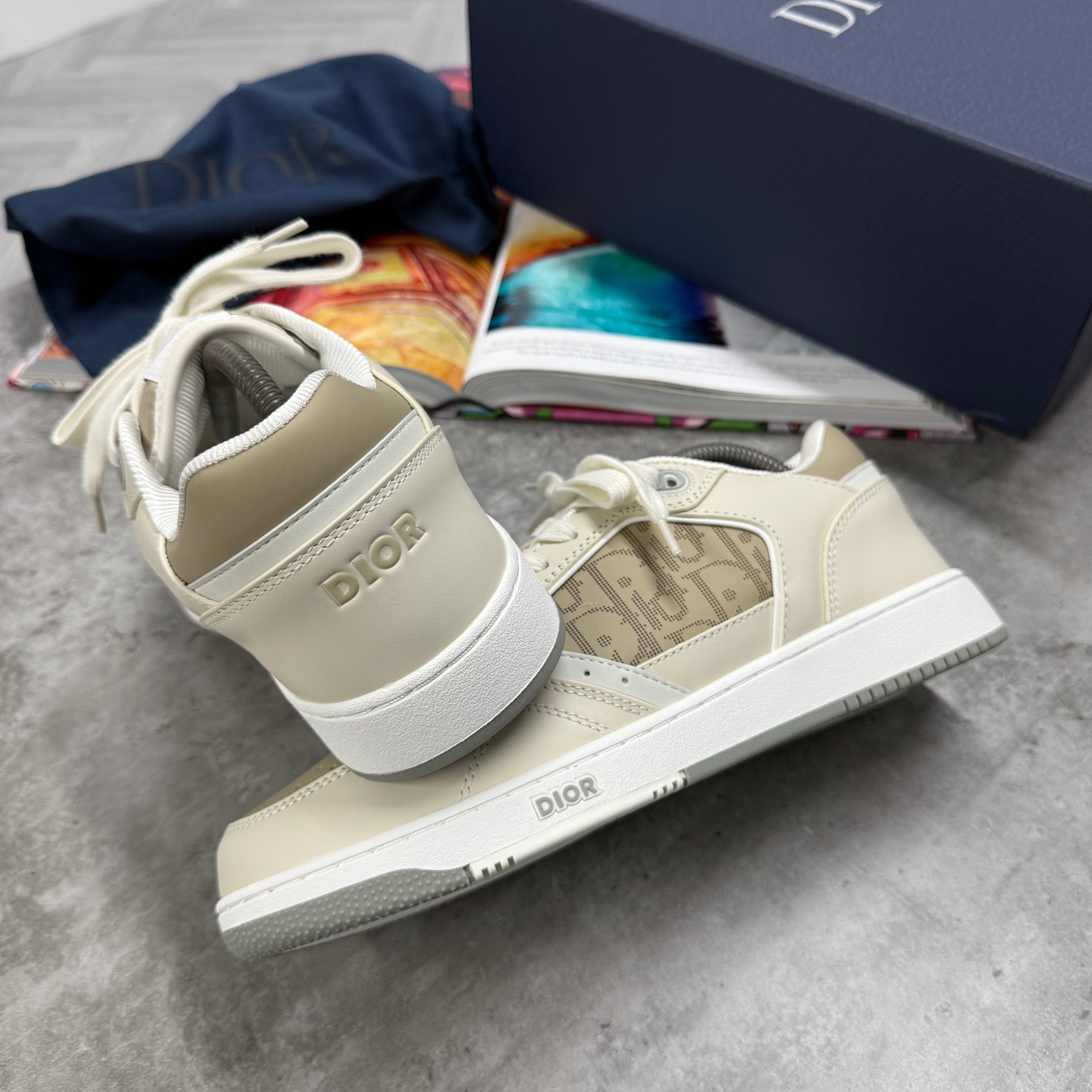 B27 TRAINER - BEIGE / WHITE