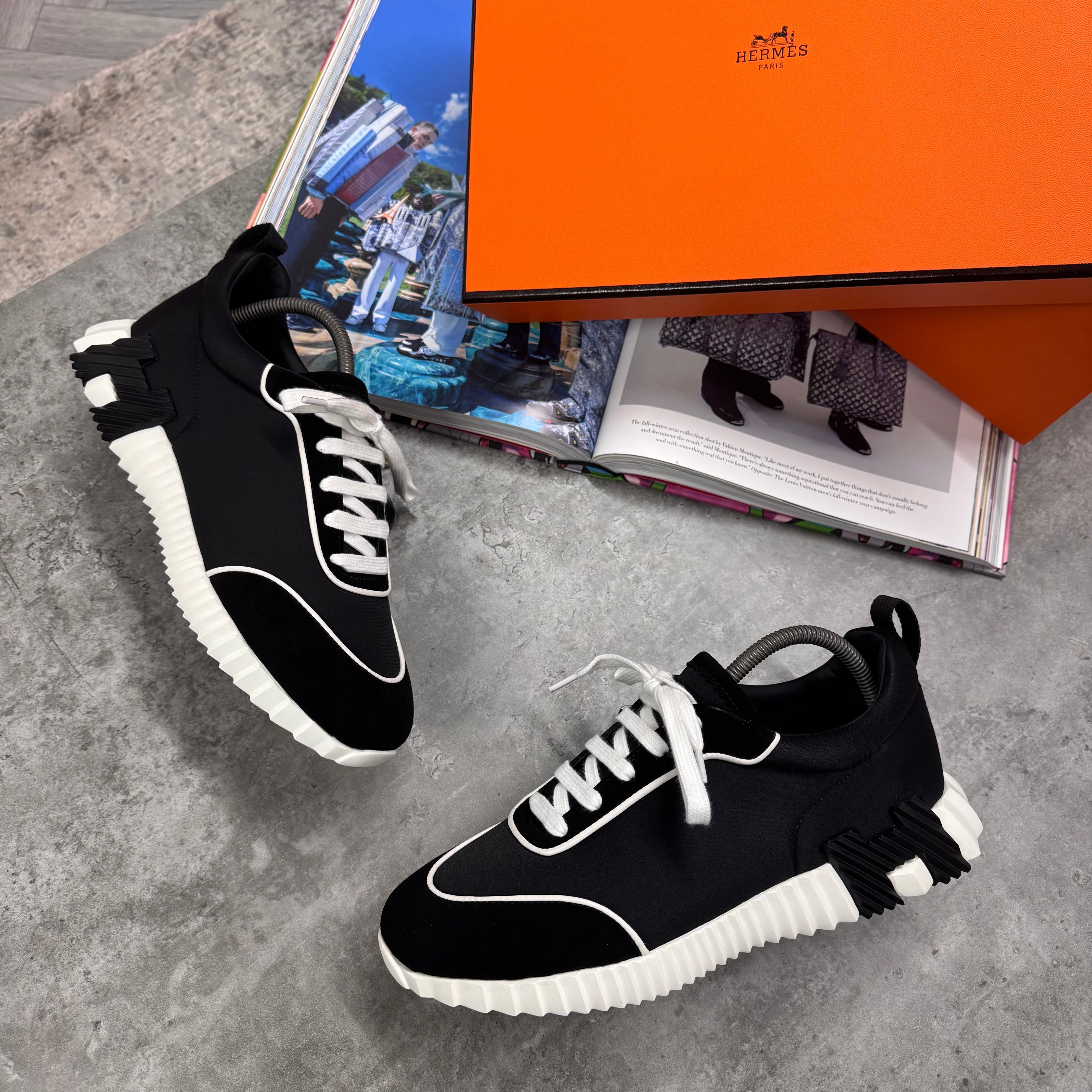 H TRAINER - BLACK / WHITE