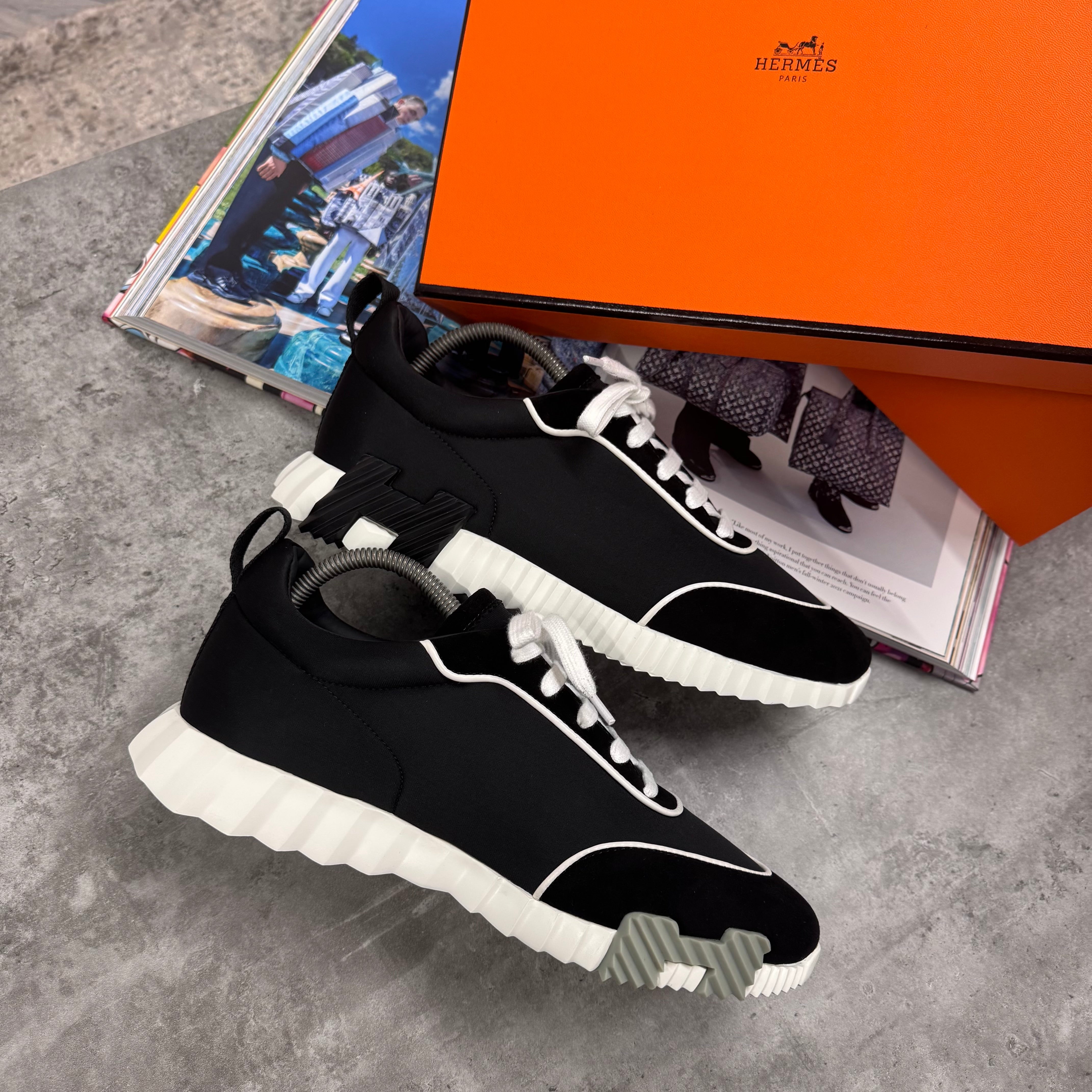 H TRAINER - BLACK / WHITE