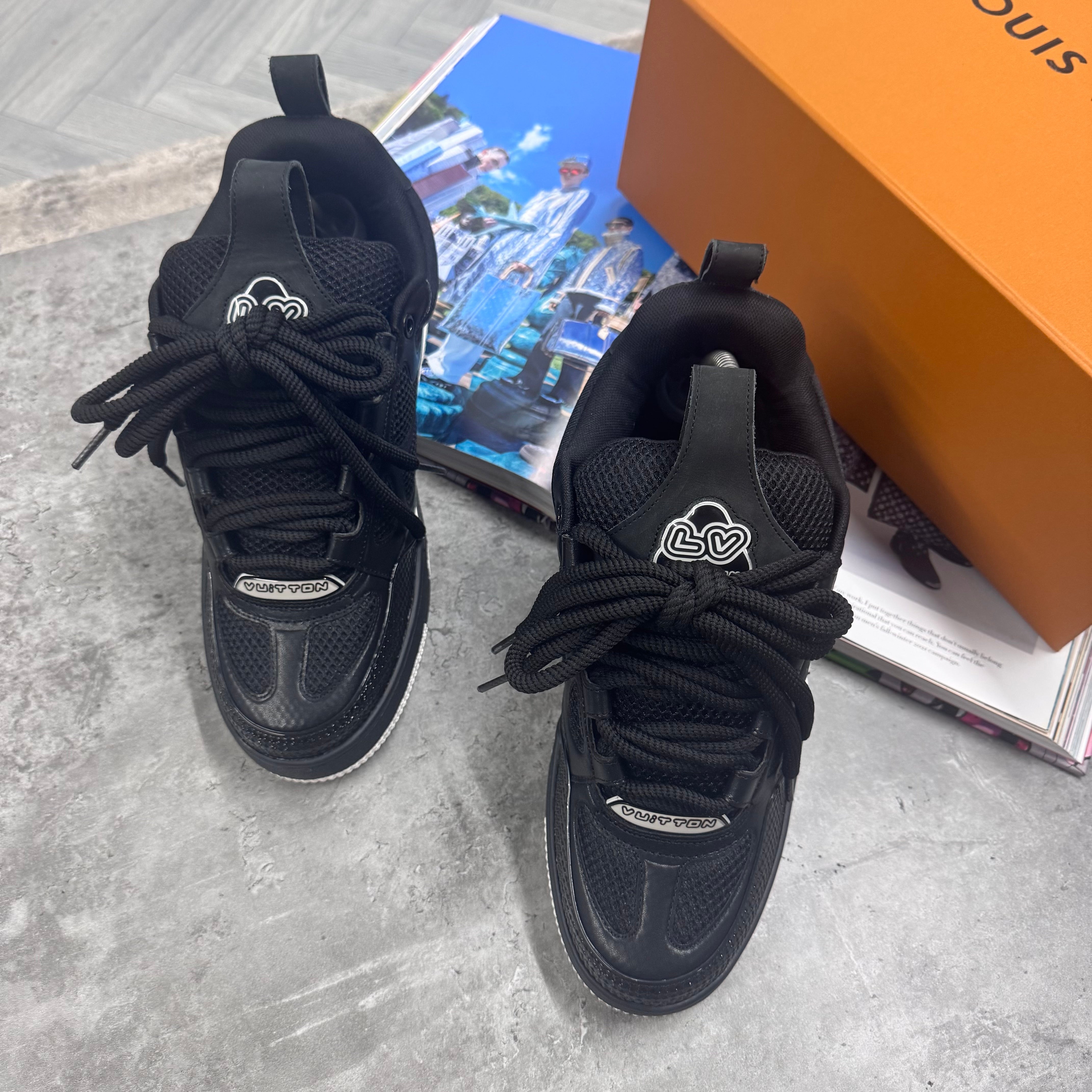 LVE SKATE TRAINER - BLACK / WHITE