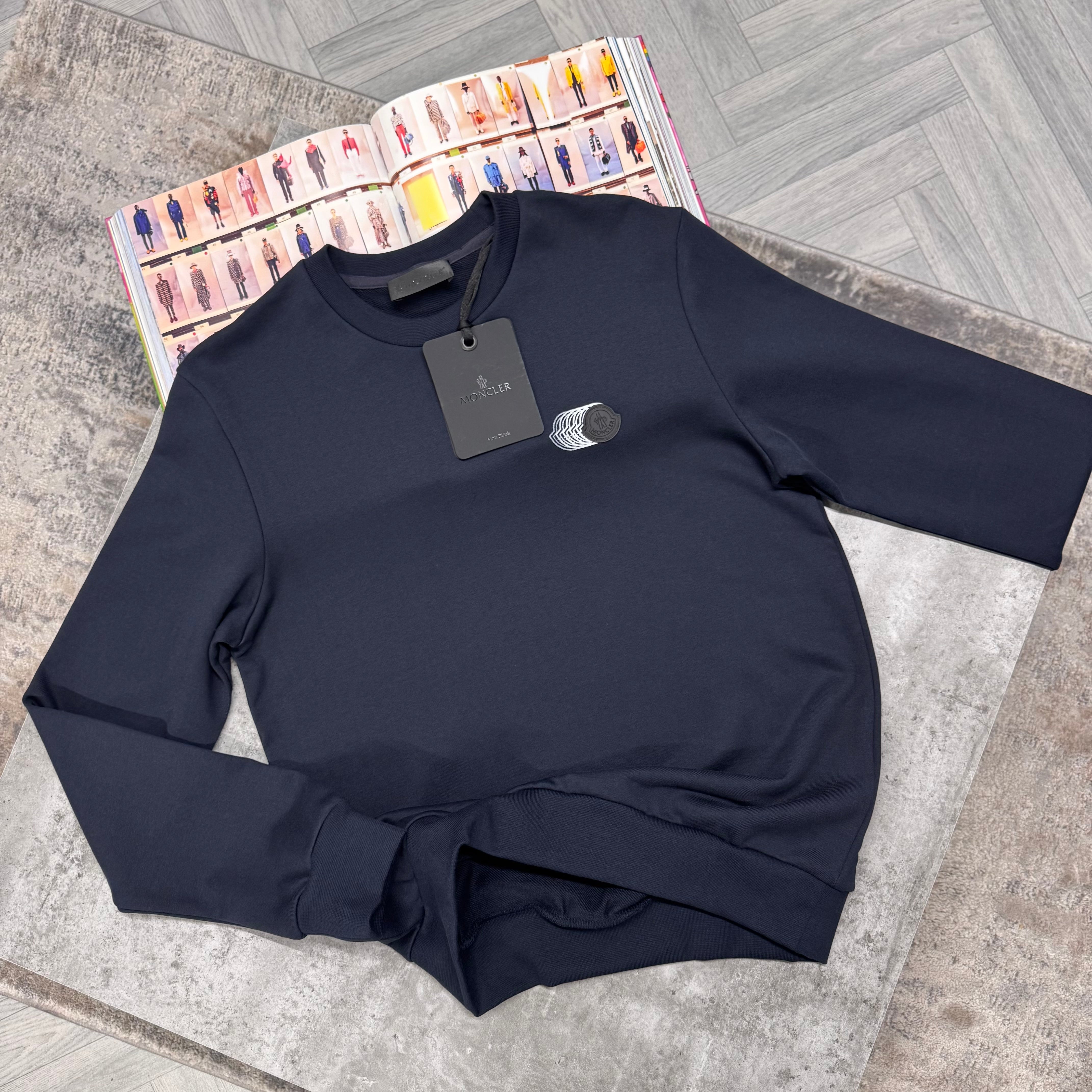 MNCLR FADED BADGE CREWNECK JUMPER - NAVY