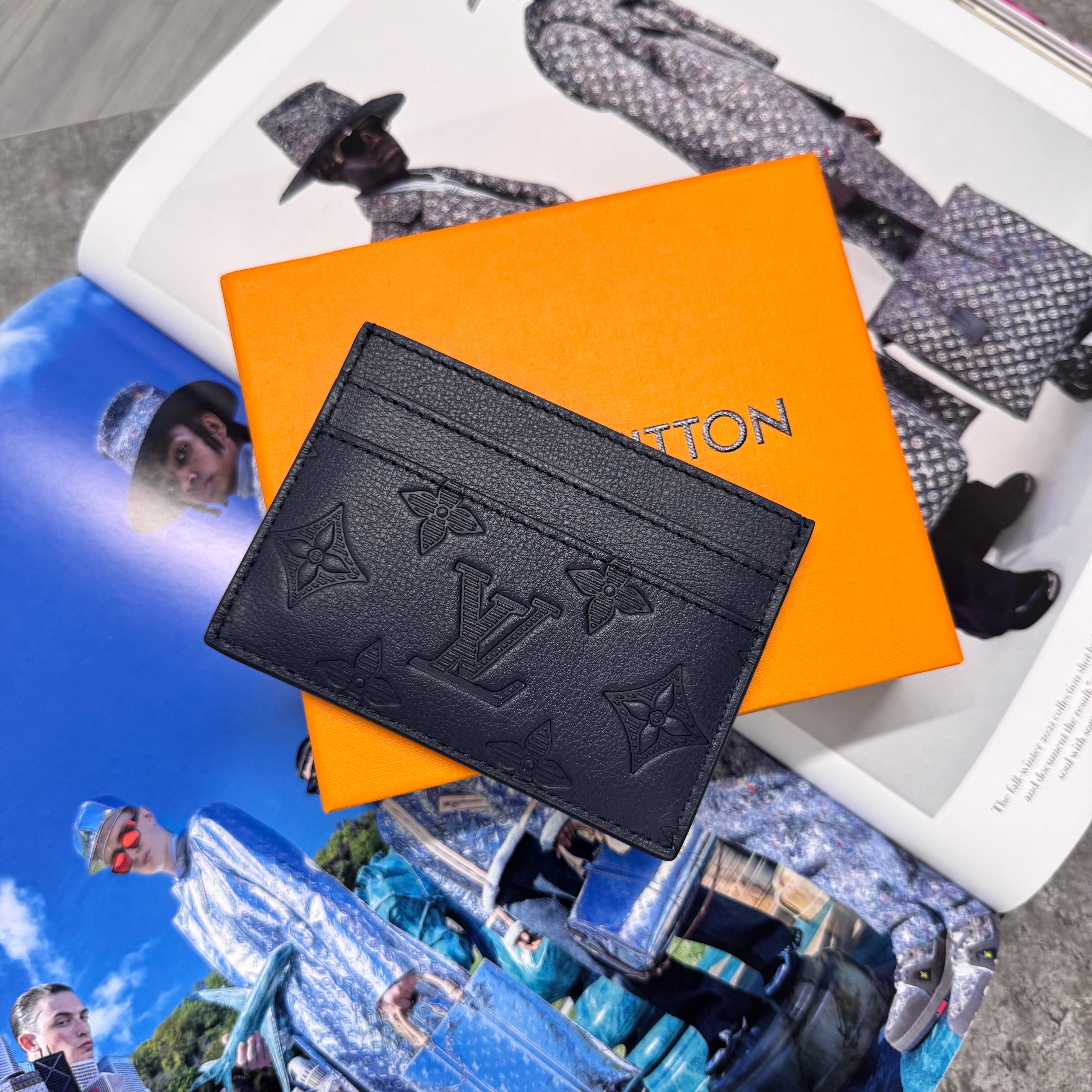 LVE MONOGRAM CARDHOLDER - NAVY