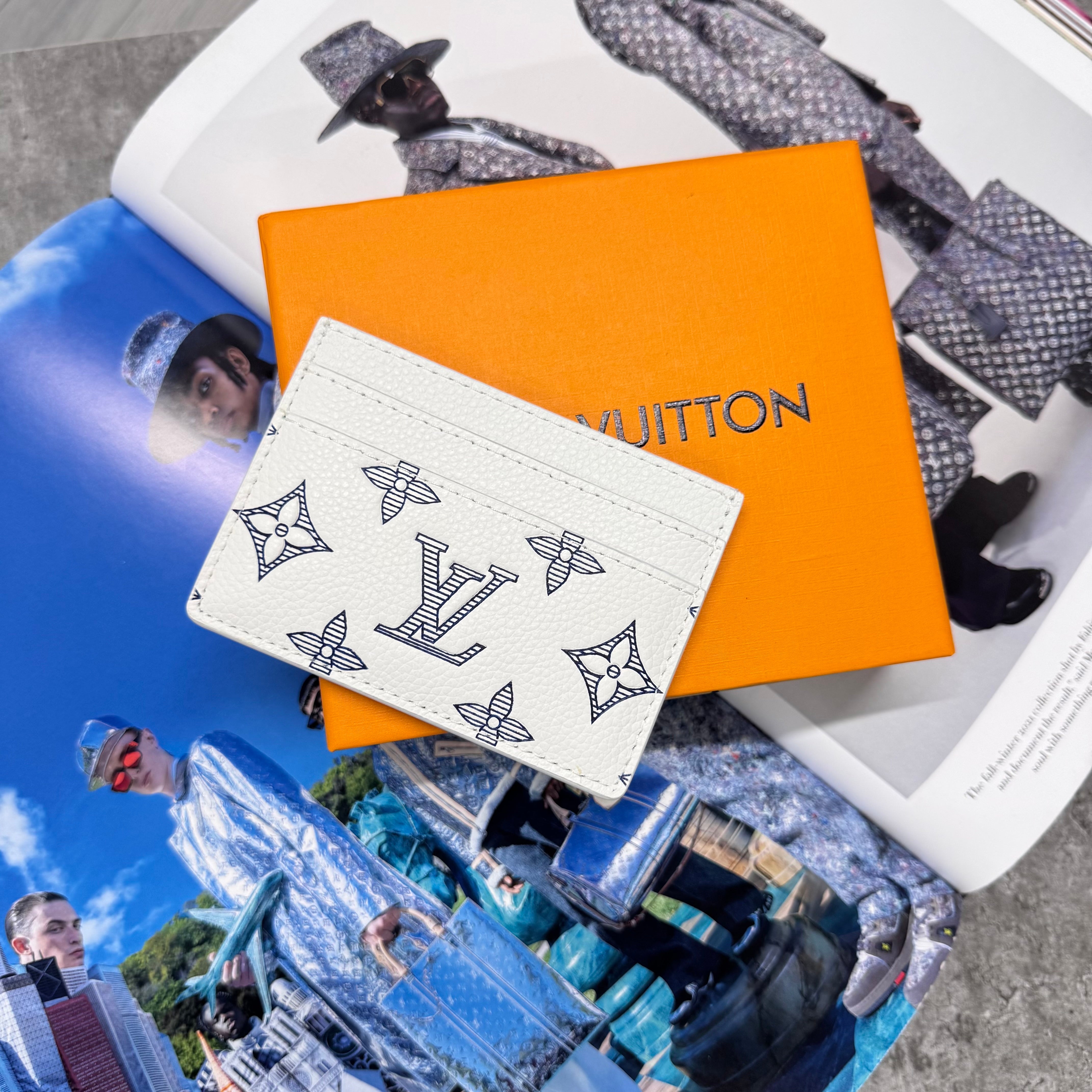 LVE MONOGRAM CARDHOLDER - WHITE / BLUE