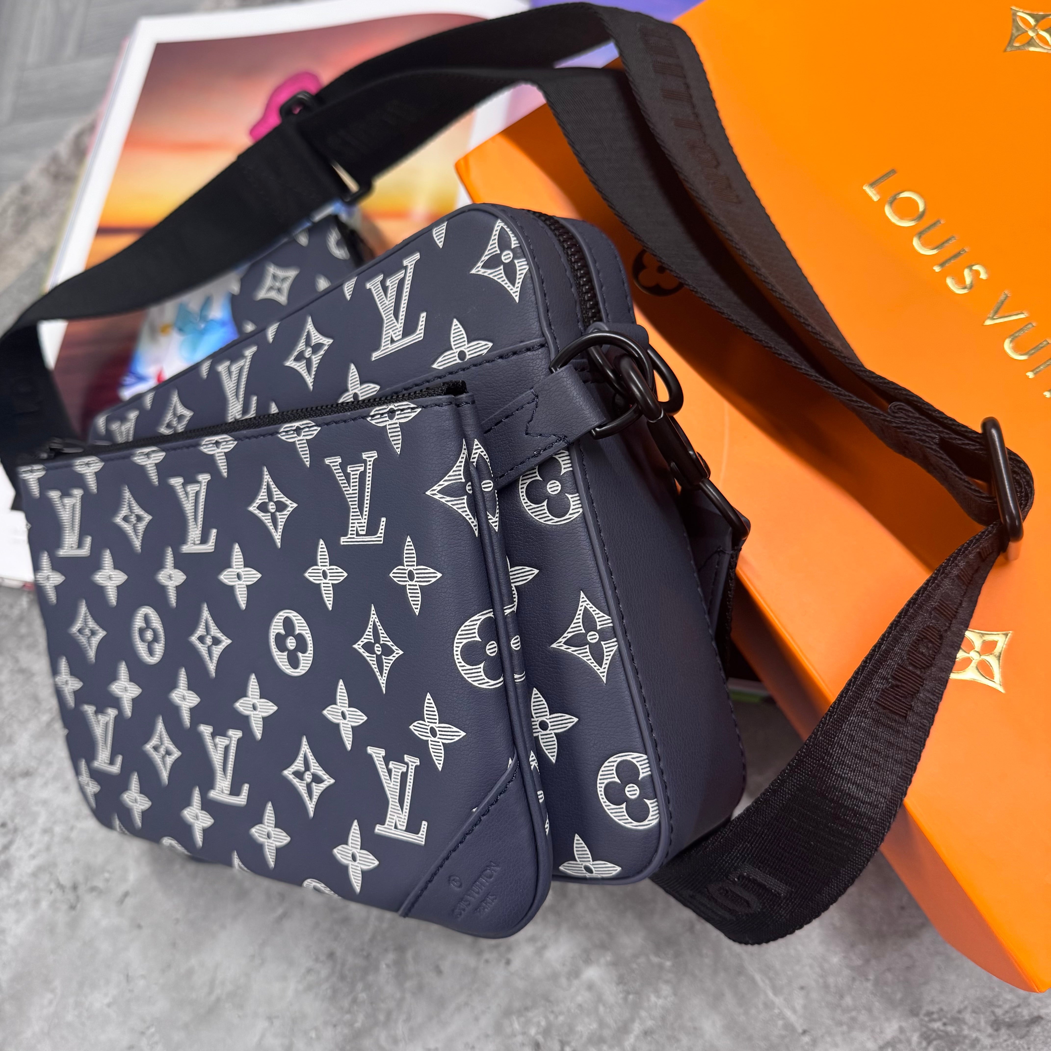 (PRE ORDER) LVE TRIO BAG - NAVY
