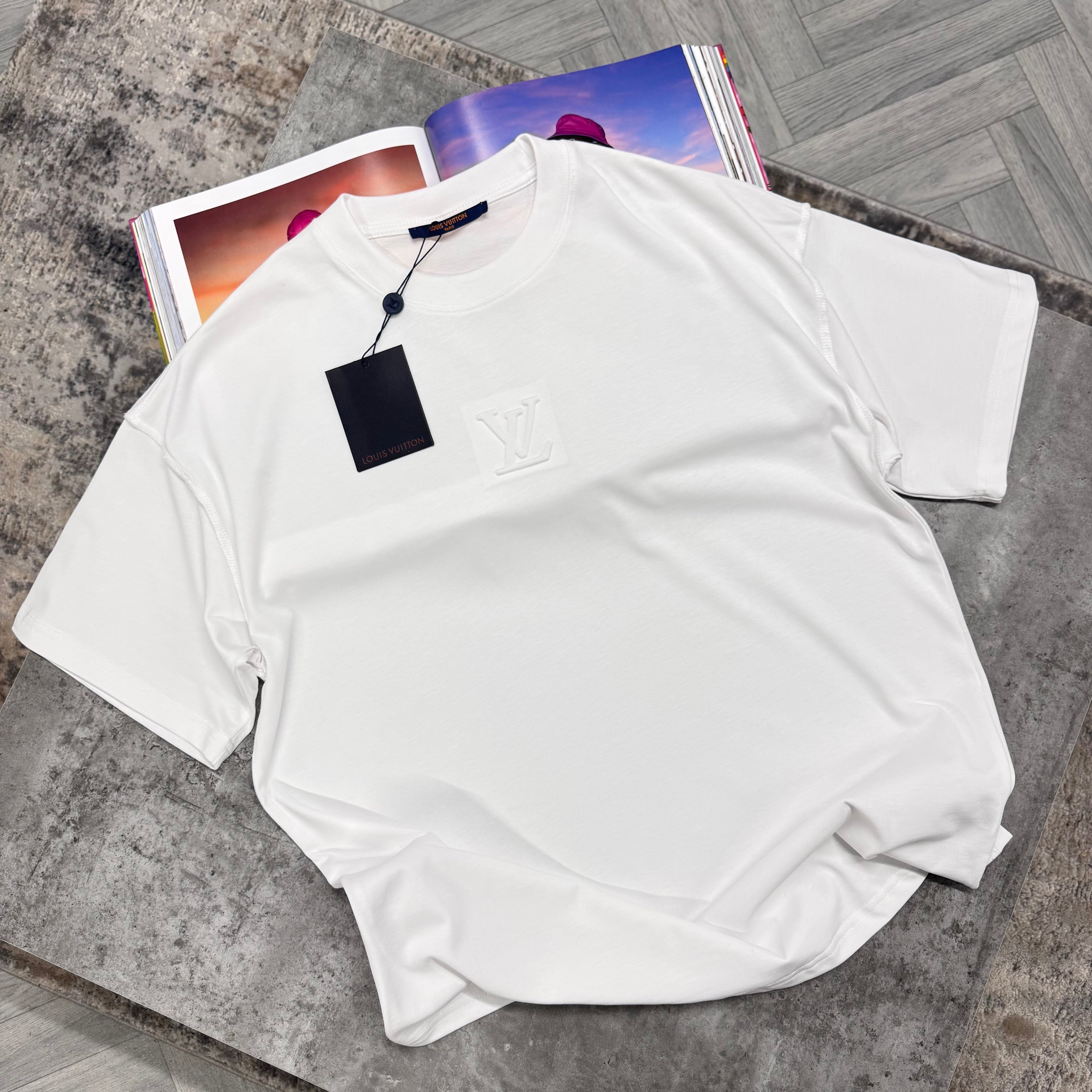 LVE CENTRE LOGO T SHIRT - WHITE