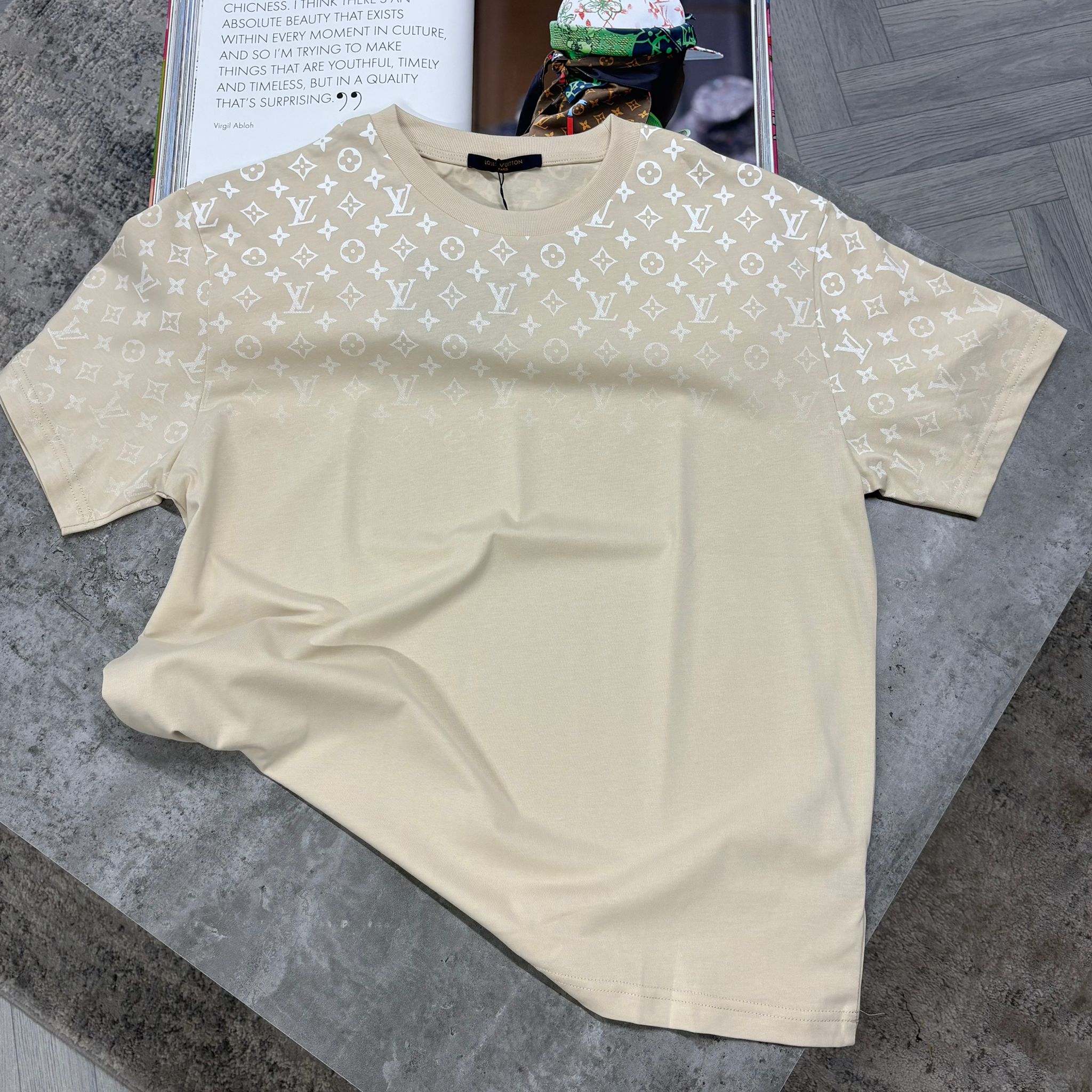 LVE MONOGRAM T SHIRT - BEIGE
