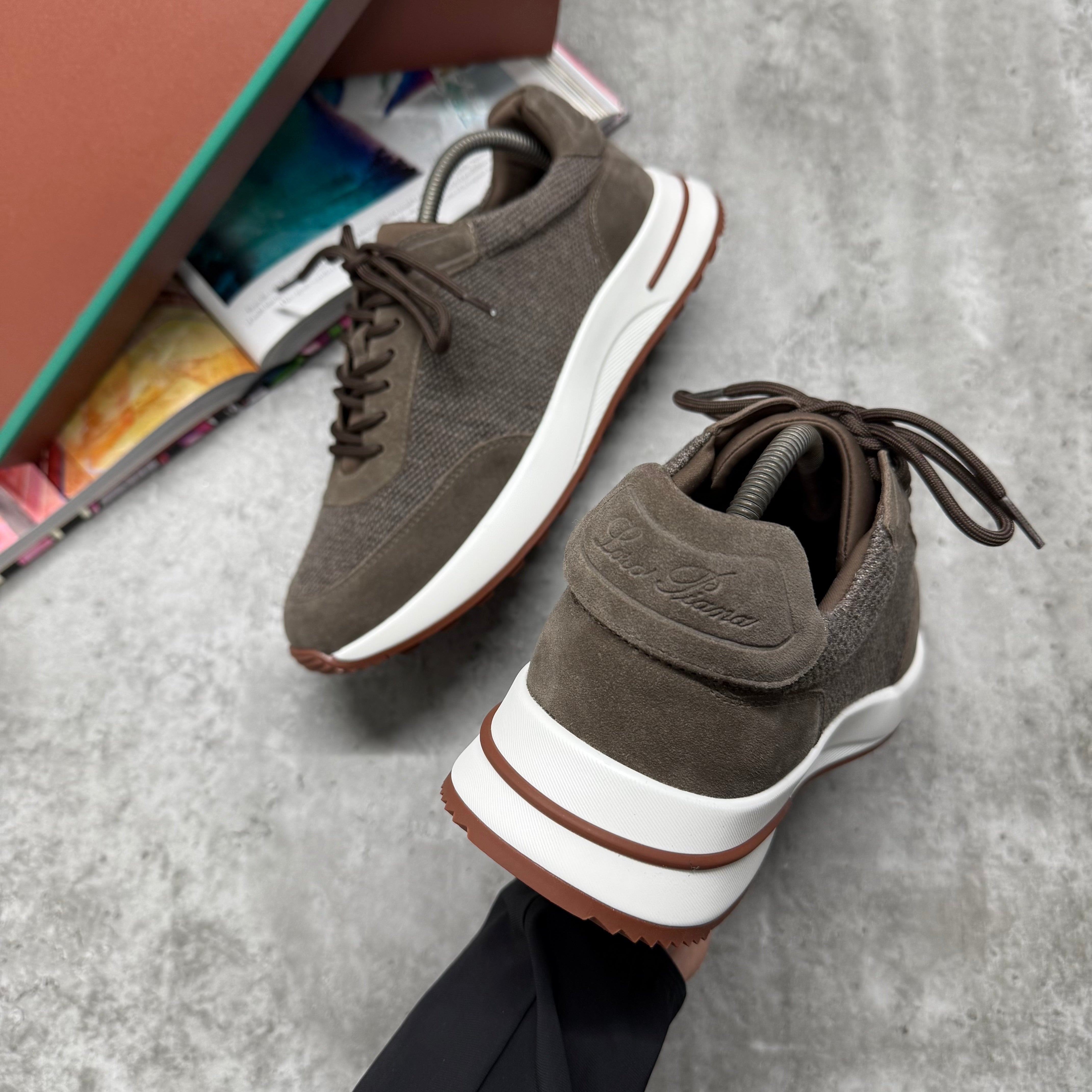 (PRE ORDER) LORO SUEDE RUNNER TRAINER - KHAKI