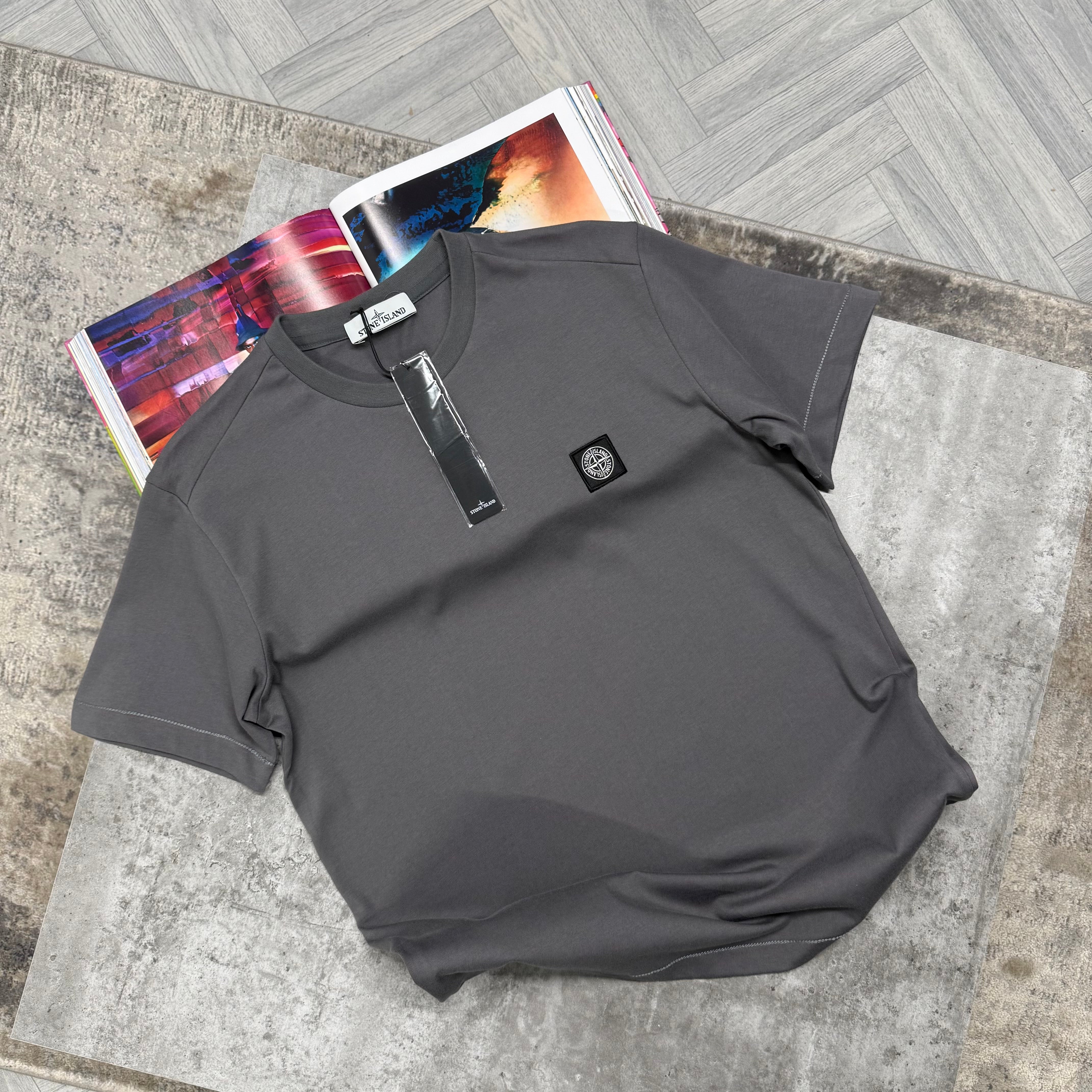 SI SQUARE LOGO T SHIRT - CHARCOAL