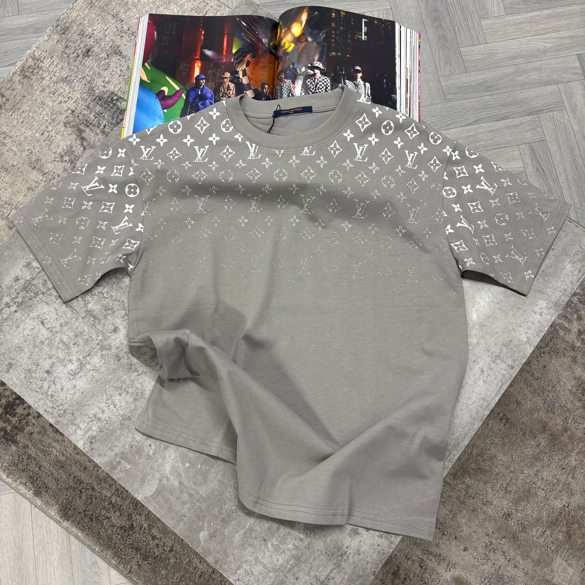LVE MONOGRAM T SHIRT - GRAY