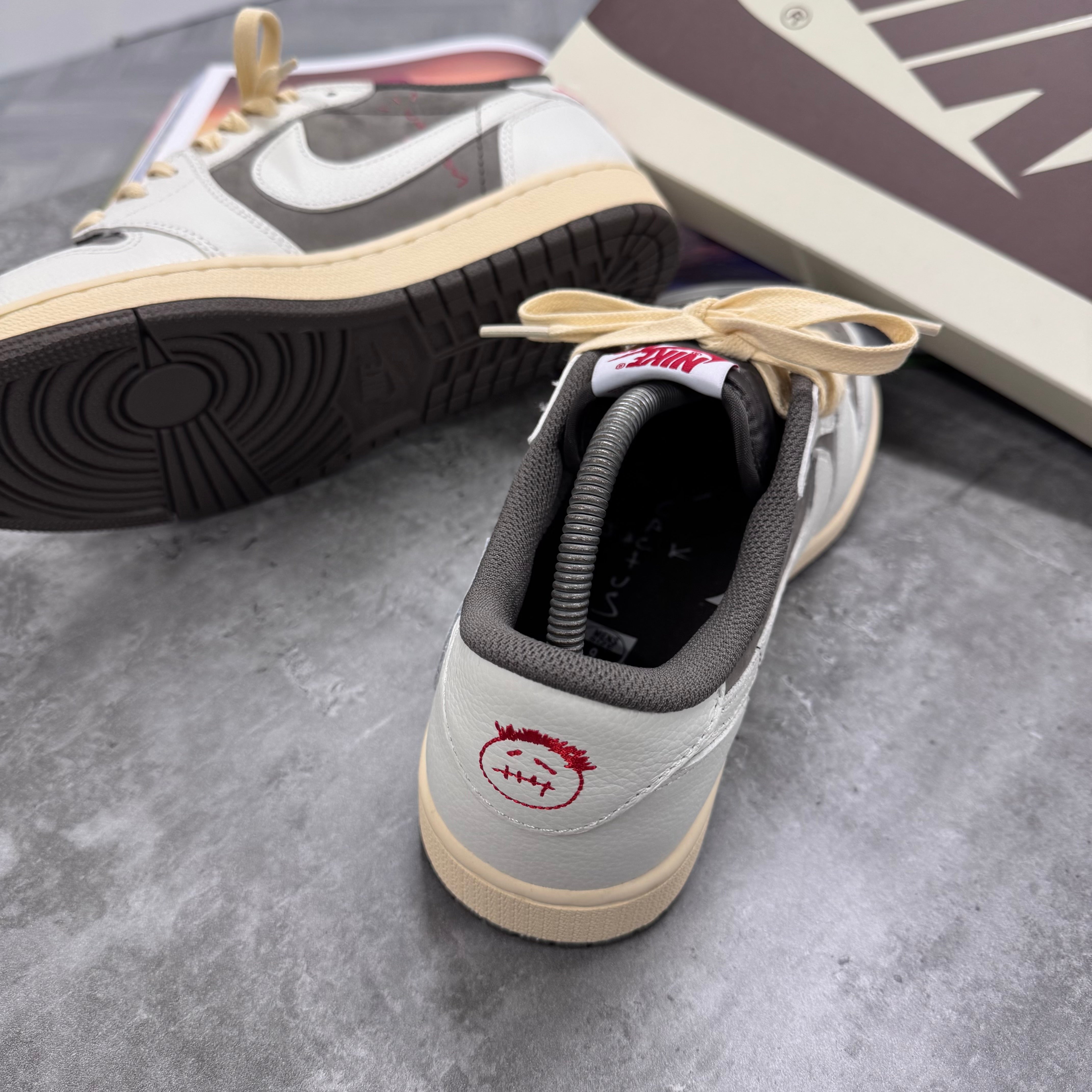 NI X TS JORDAN 1 - REVERSE MOCHA
