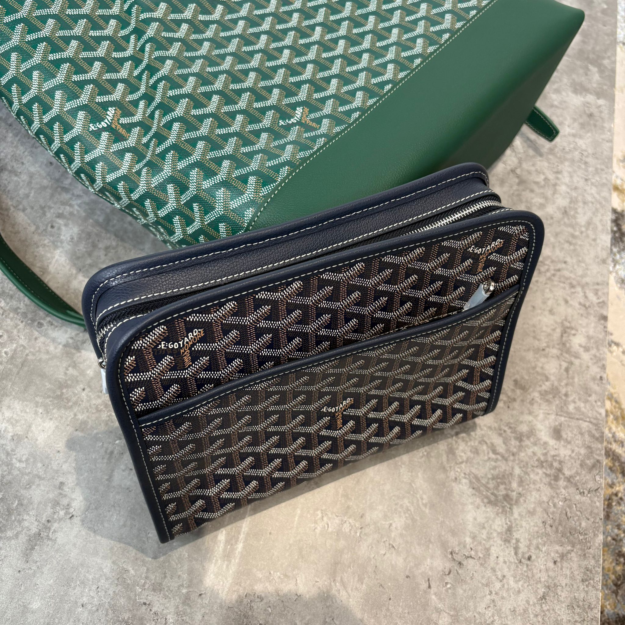 (PRE ORDER) GYRD POUCH - Black