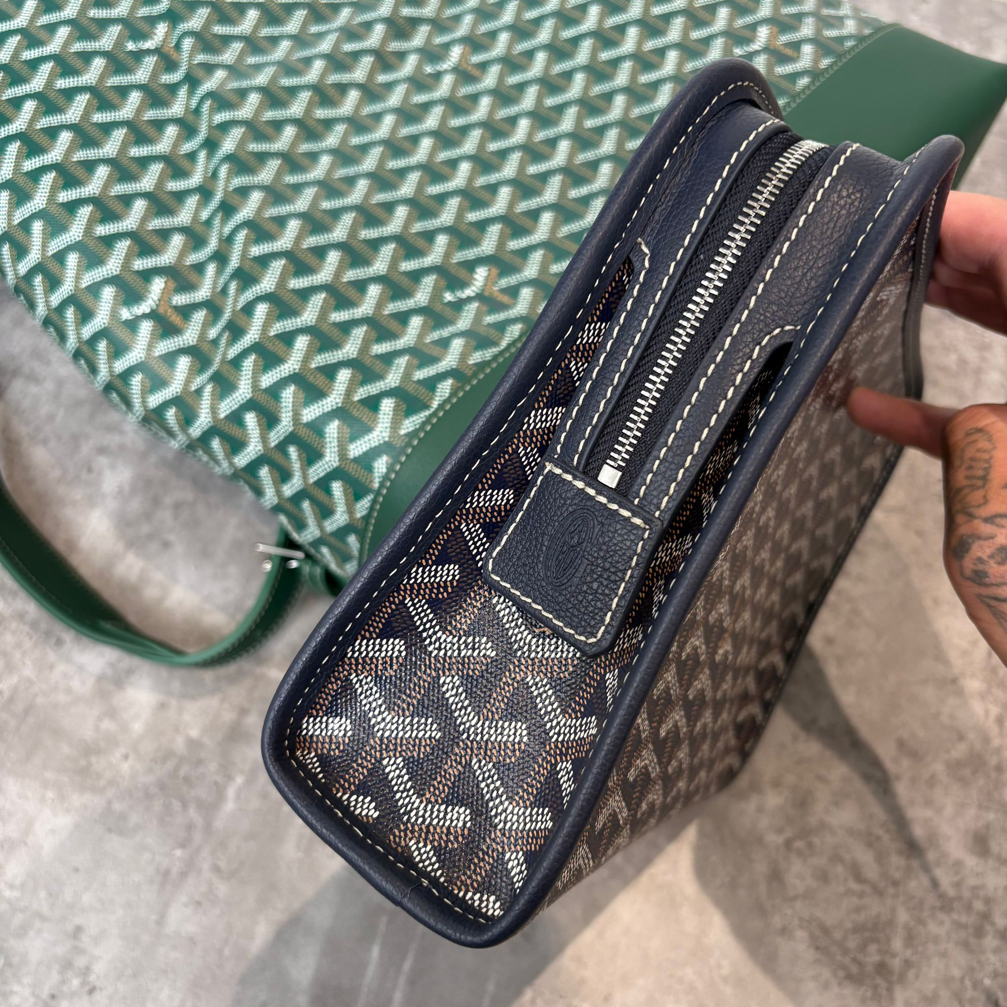 (PRE ORDER) GYRD POUCH - Black