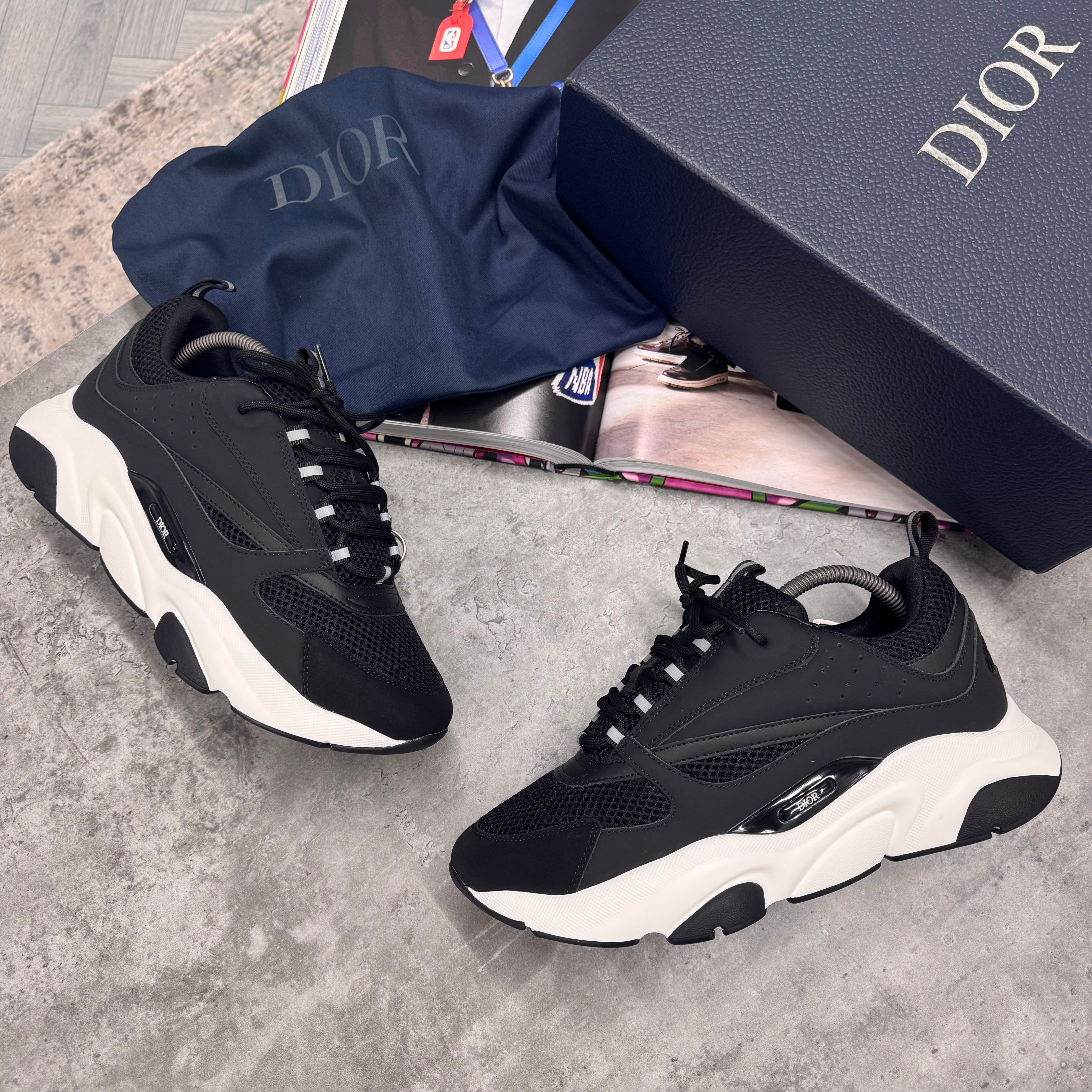 B22 TRAINER - BLACK / WHITE