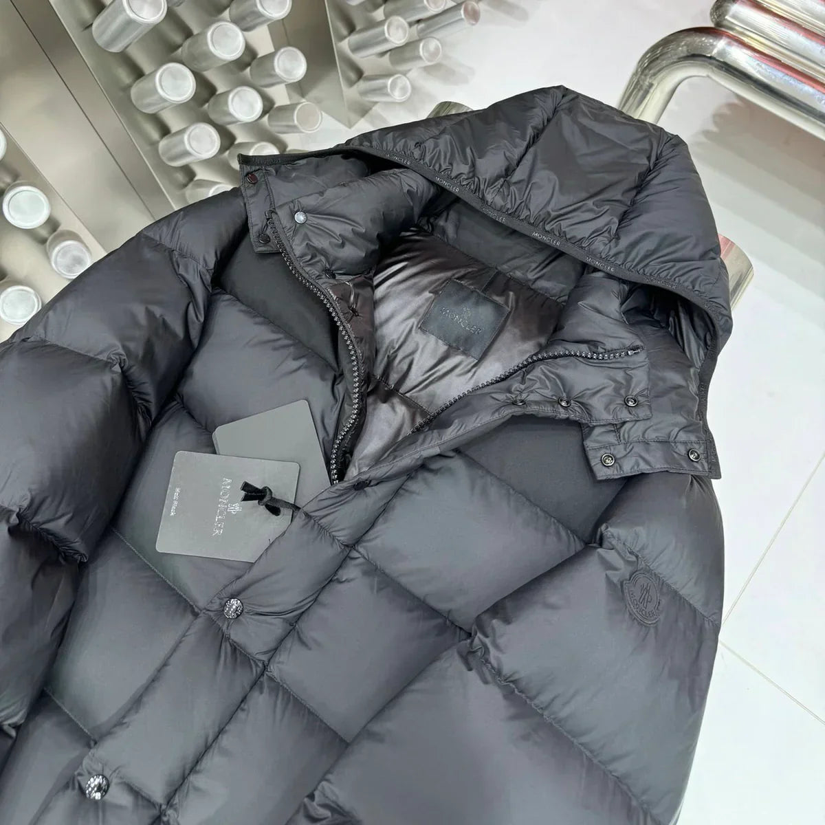 (PRE ORDER) MNCLR BLACK BADGE LONGLINE COAT - BLACK