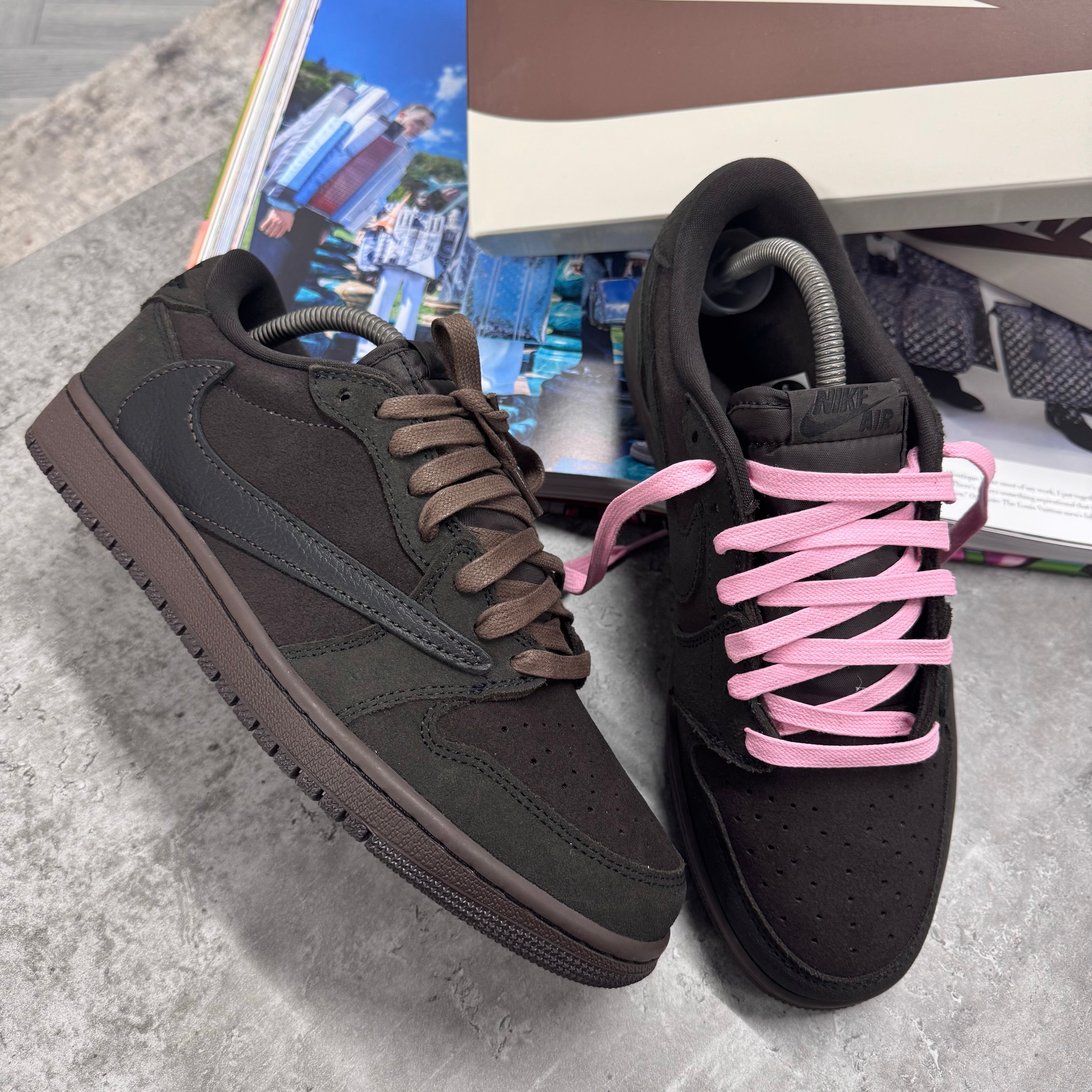 NIKE X TRAVIS SCOTT AIR JORDAN 1 - VELVET BROWN