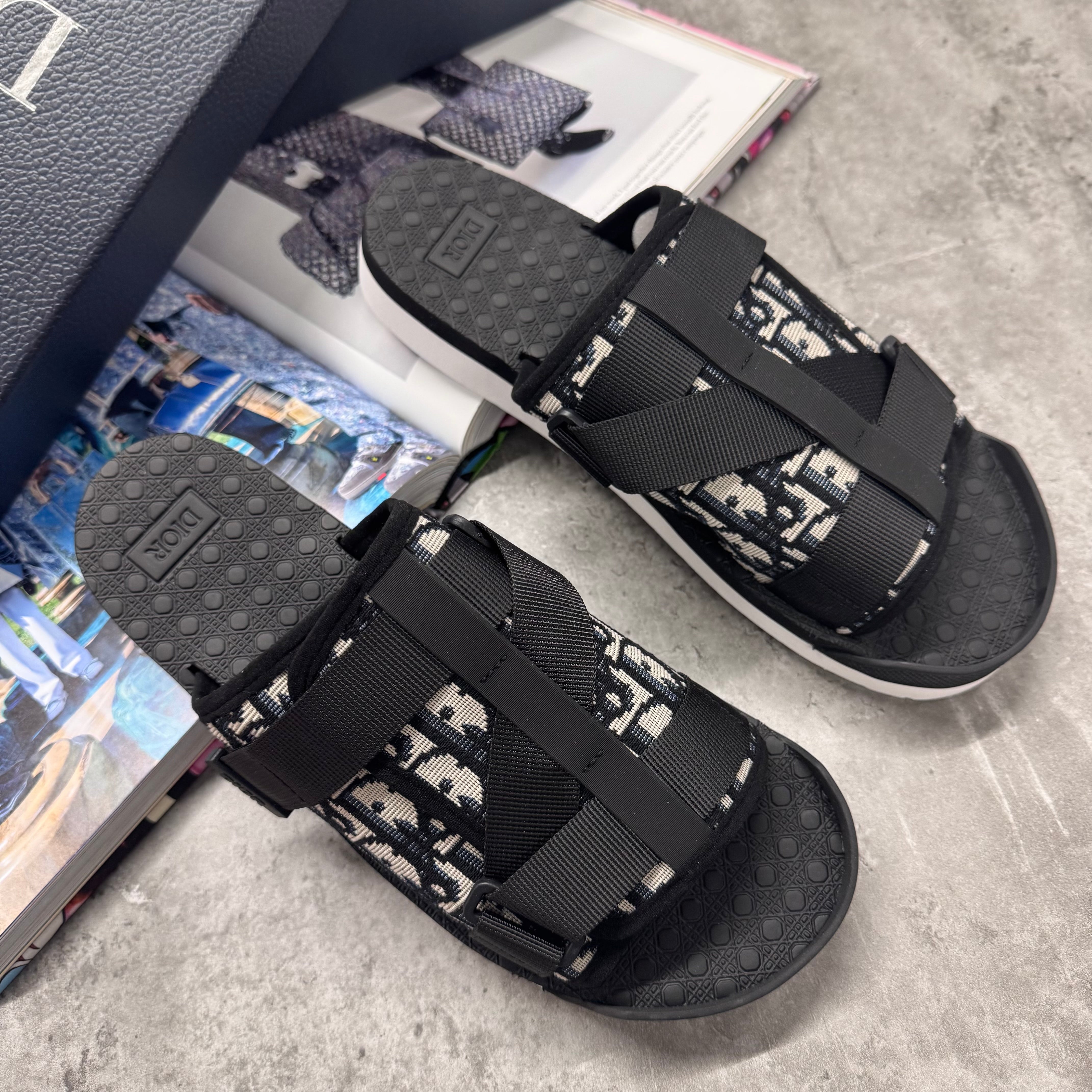 (PRE ORDER) CD OBLIQUE SLIDES - WHITE