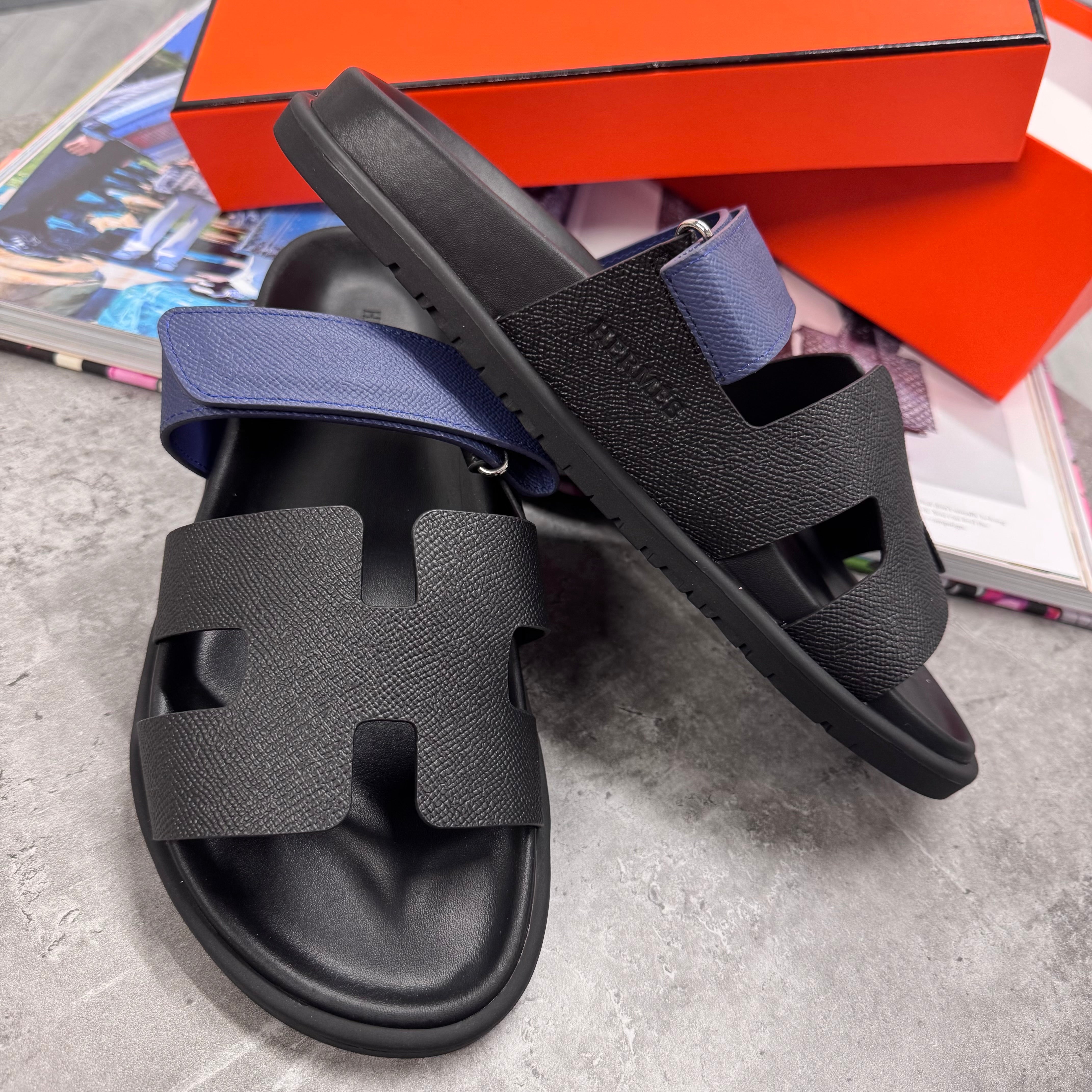 (PRE ORDER) HMES STRAP SLIDES - BLACK / NAVY