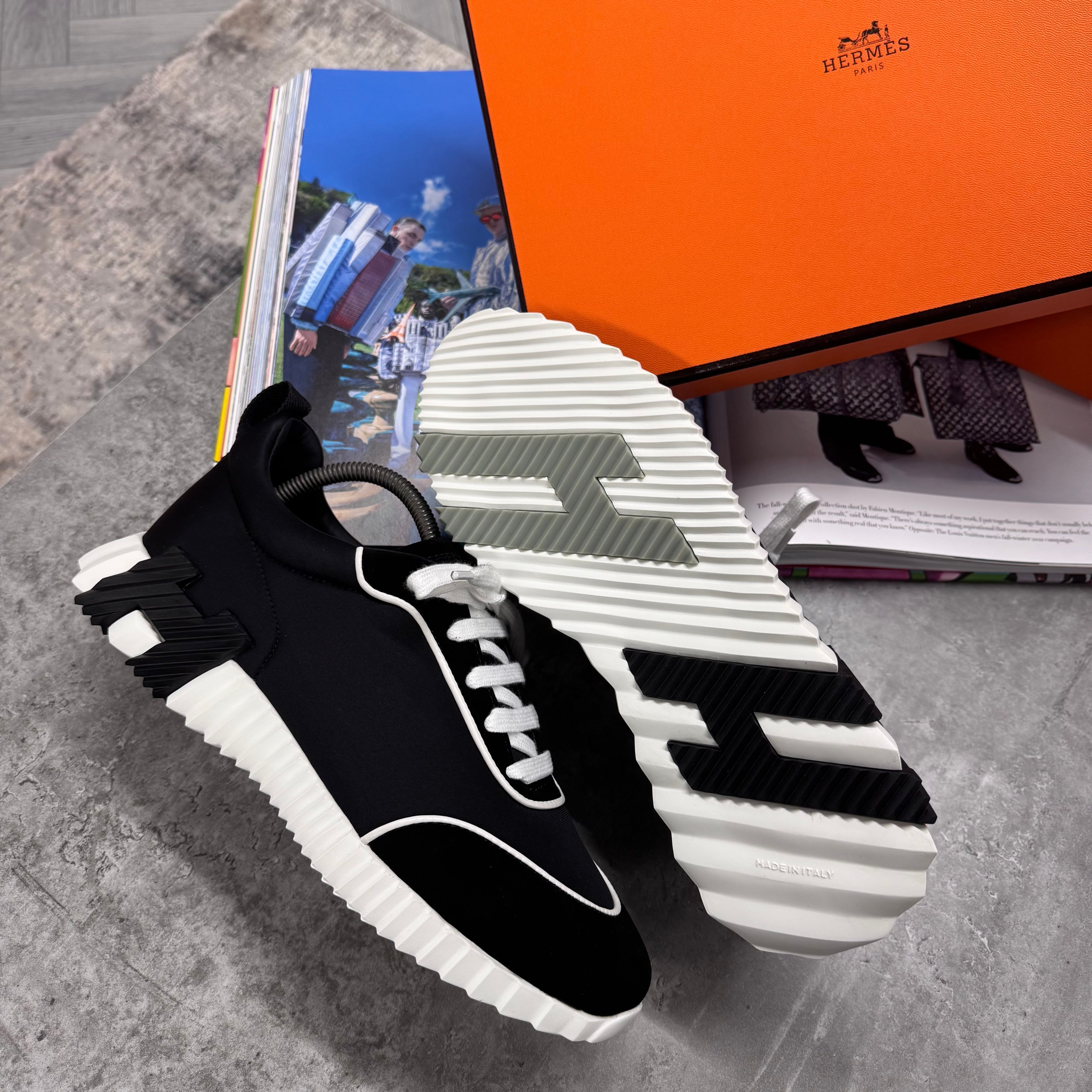 HMES TRAINER - BLACK / WHITE