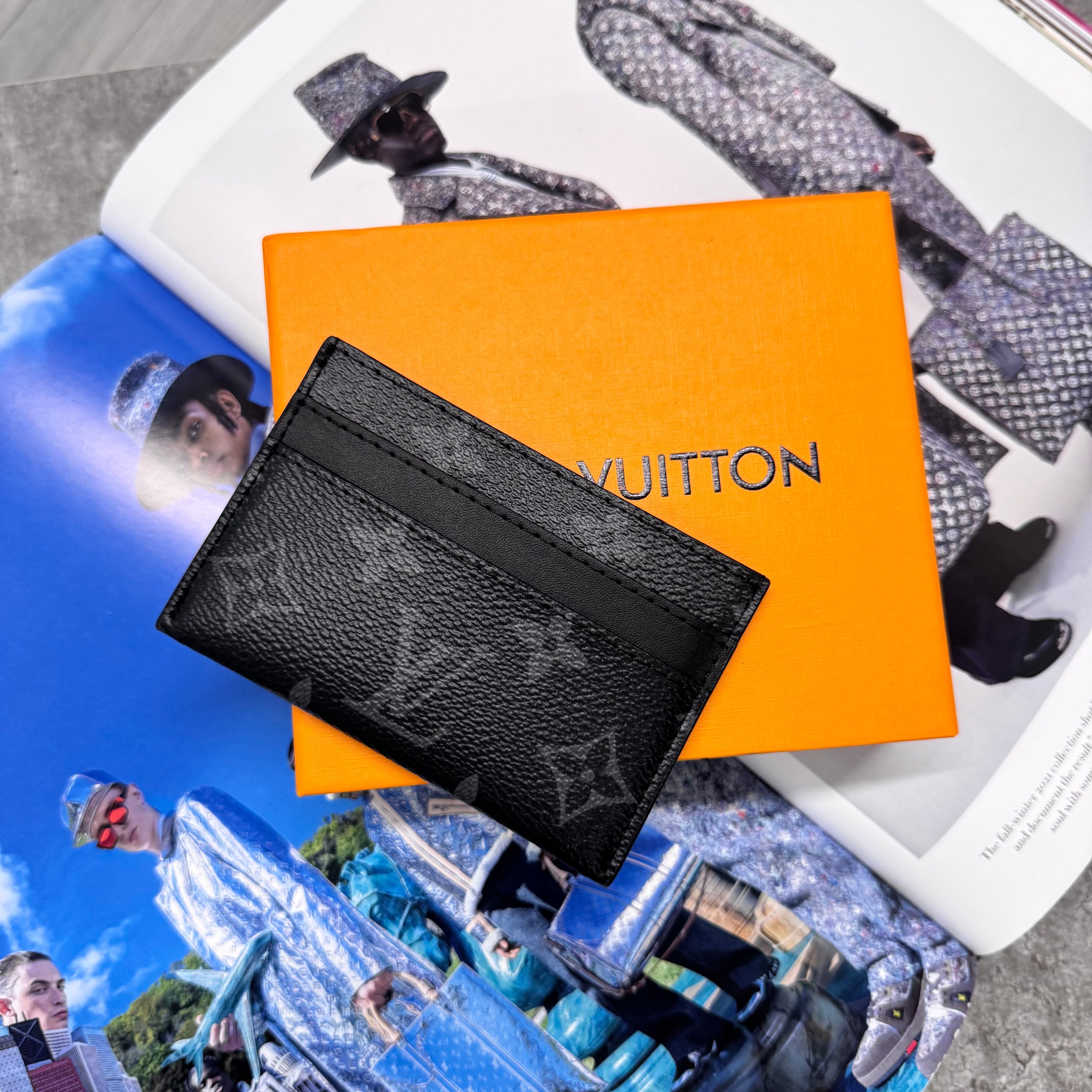 LVE MONOGRAM CARDHOLDER - BLACK