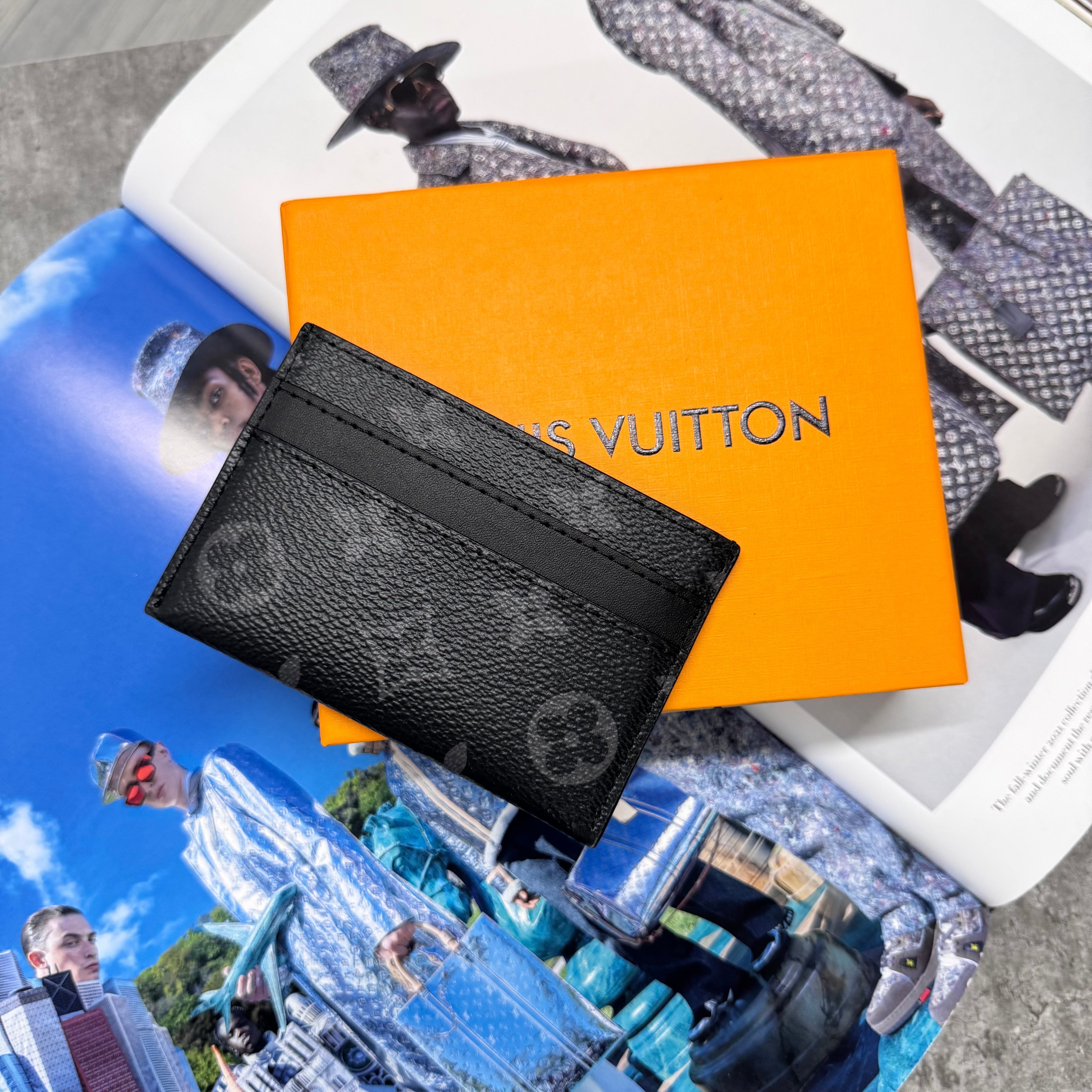 LVE MONOGRAM CARDHOLDER - BLACK