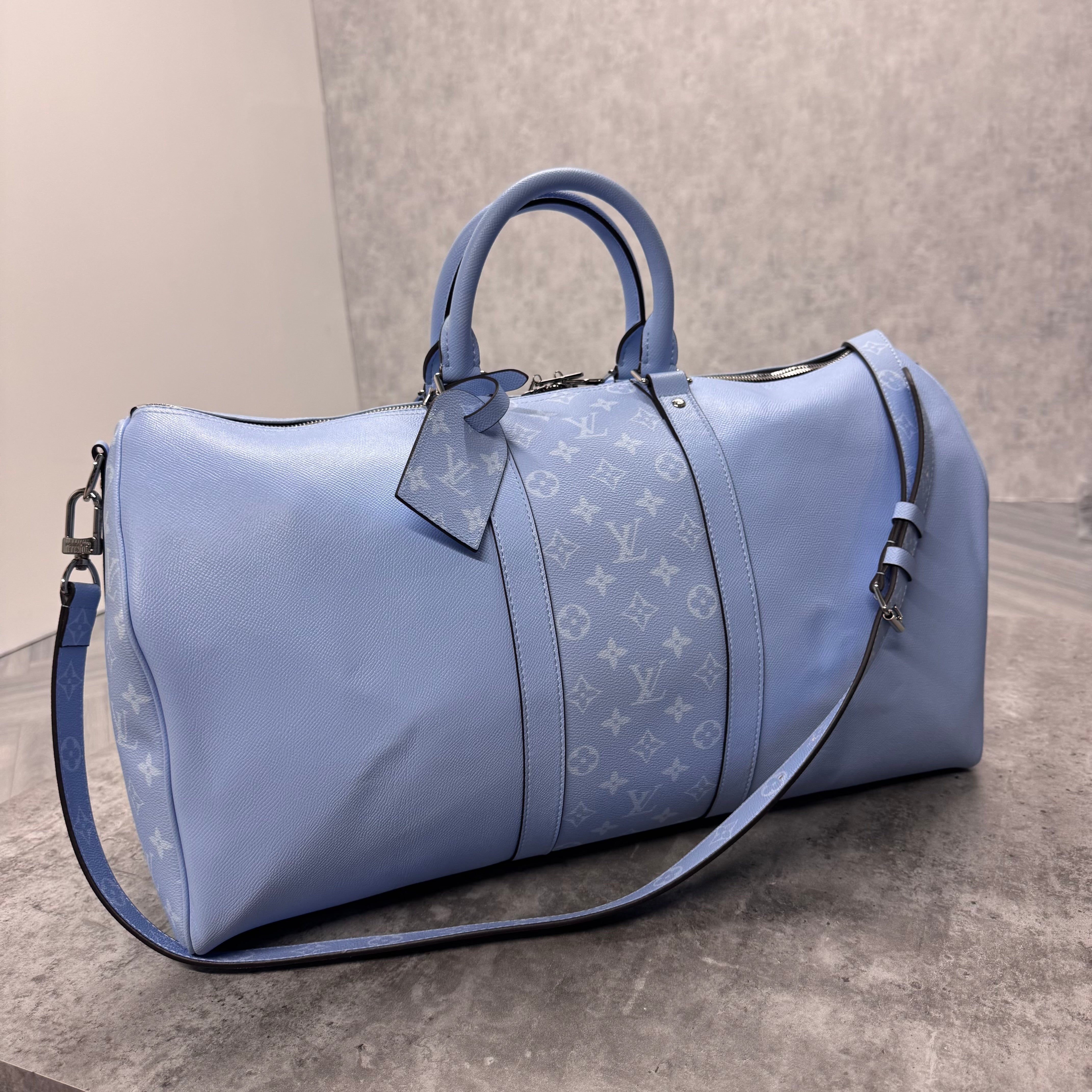 LVE DUFFEL BAG (50) - SKY BLUE
