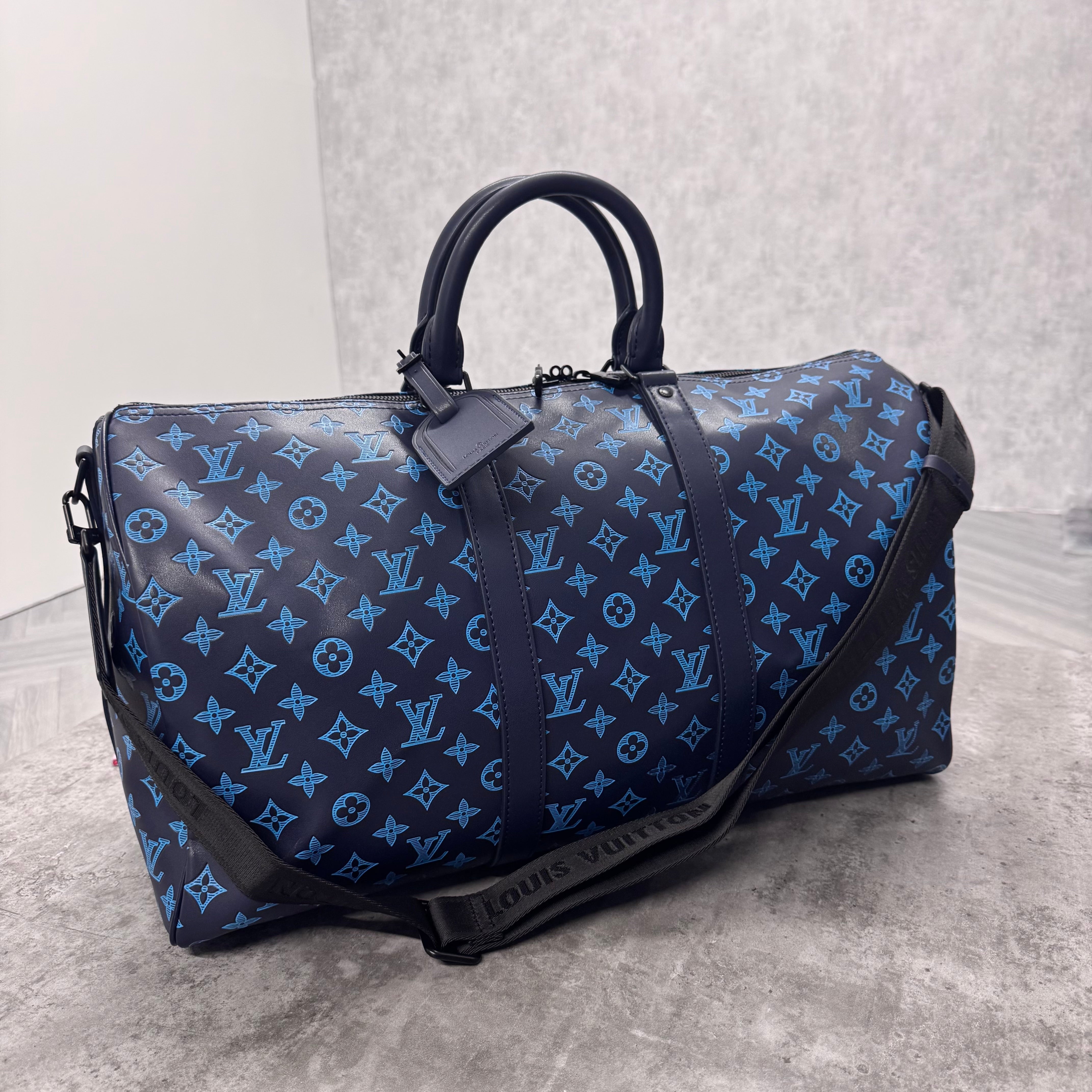 LVE DUFFEL BAG (50) - NAVY / BLUE