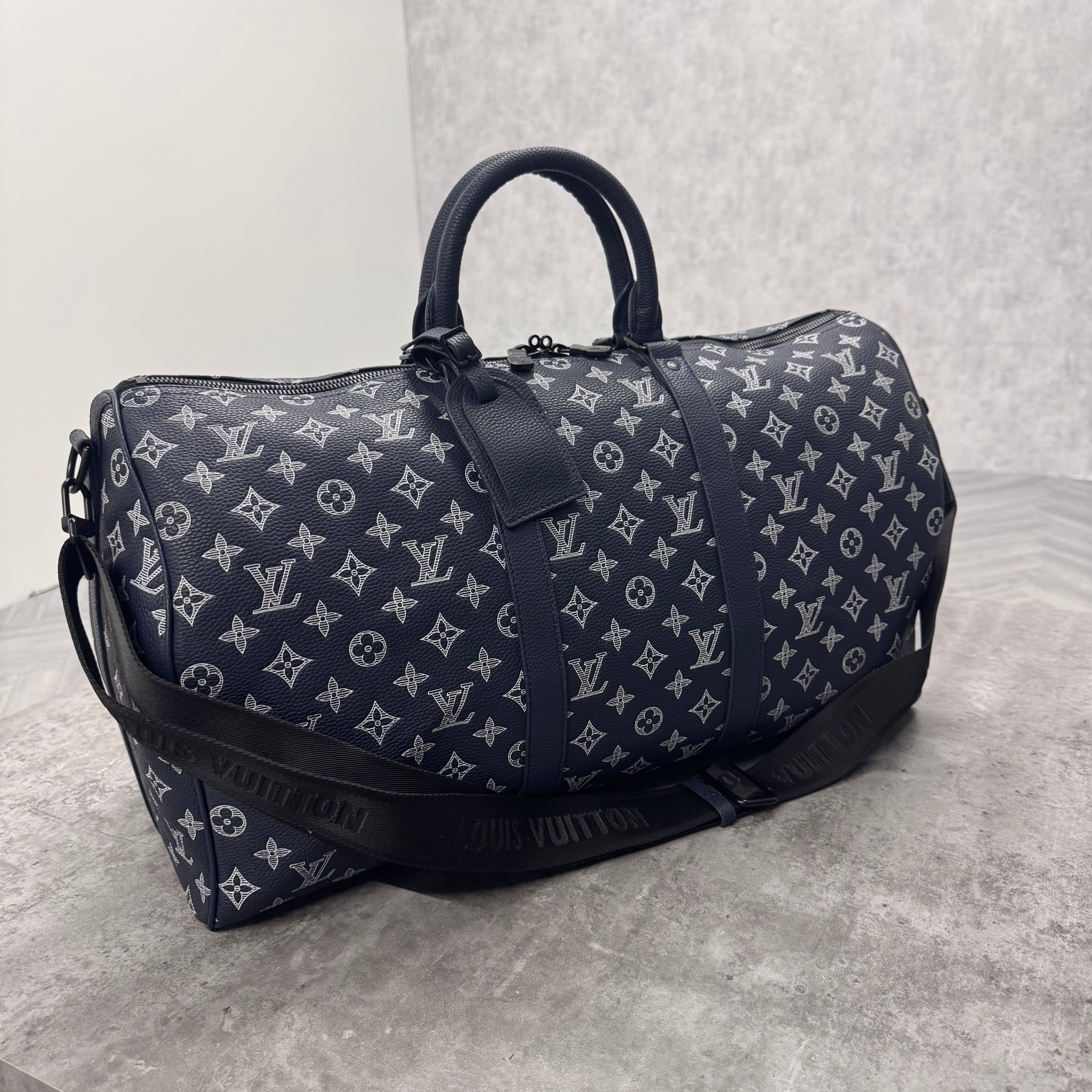 LVE DUFFEL BAG (50) - NAVY / WHITE