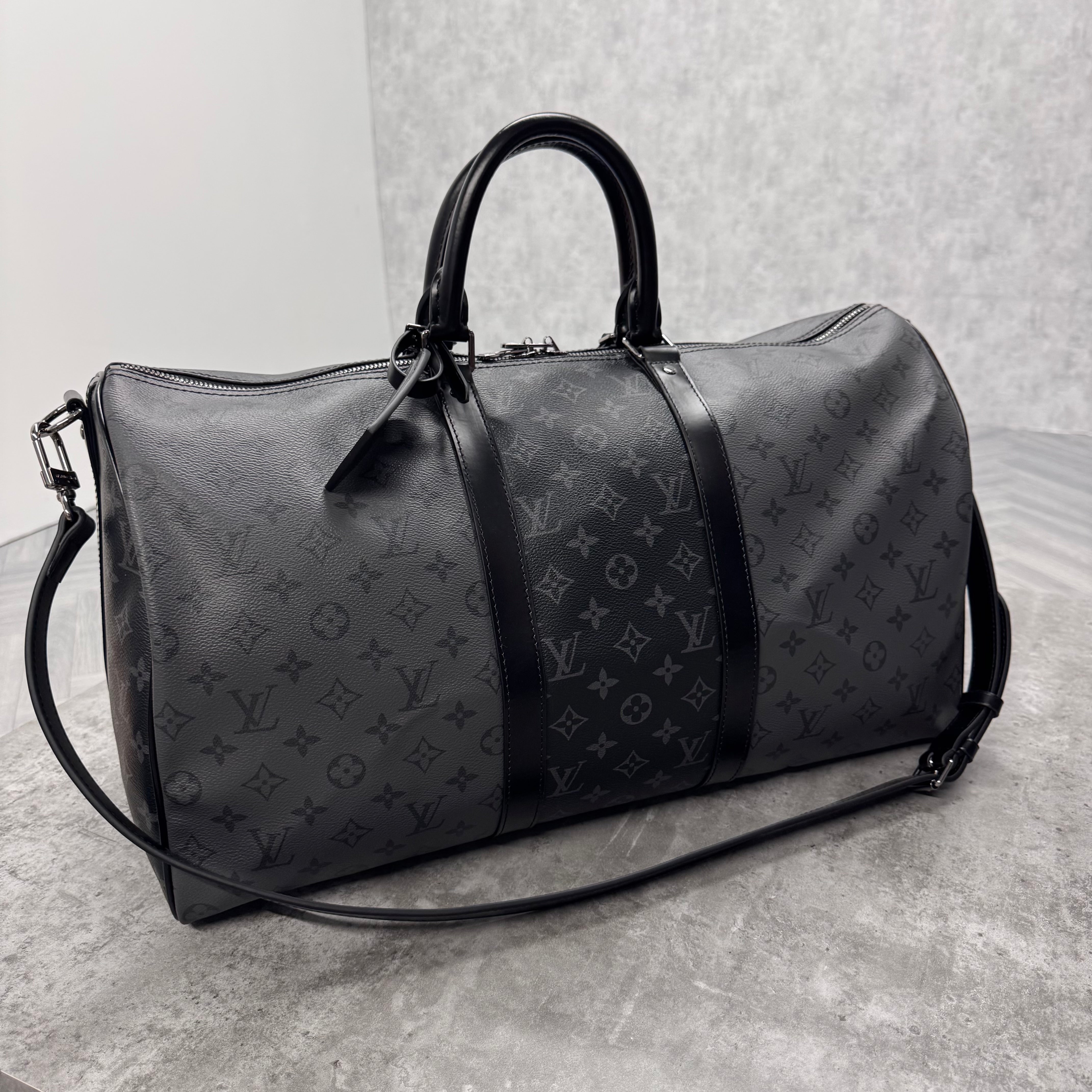 LVE DUFFEL BAG (50) - BLACK / GREY