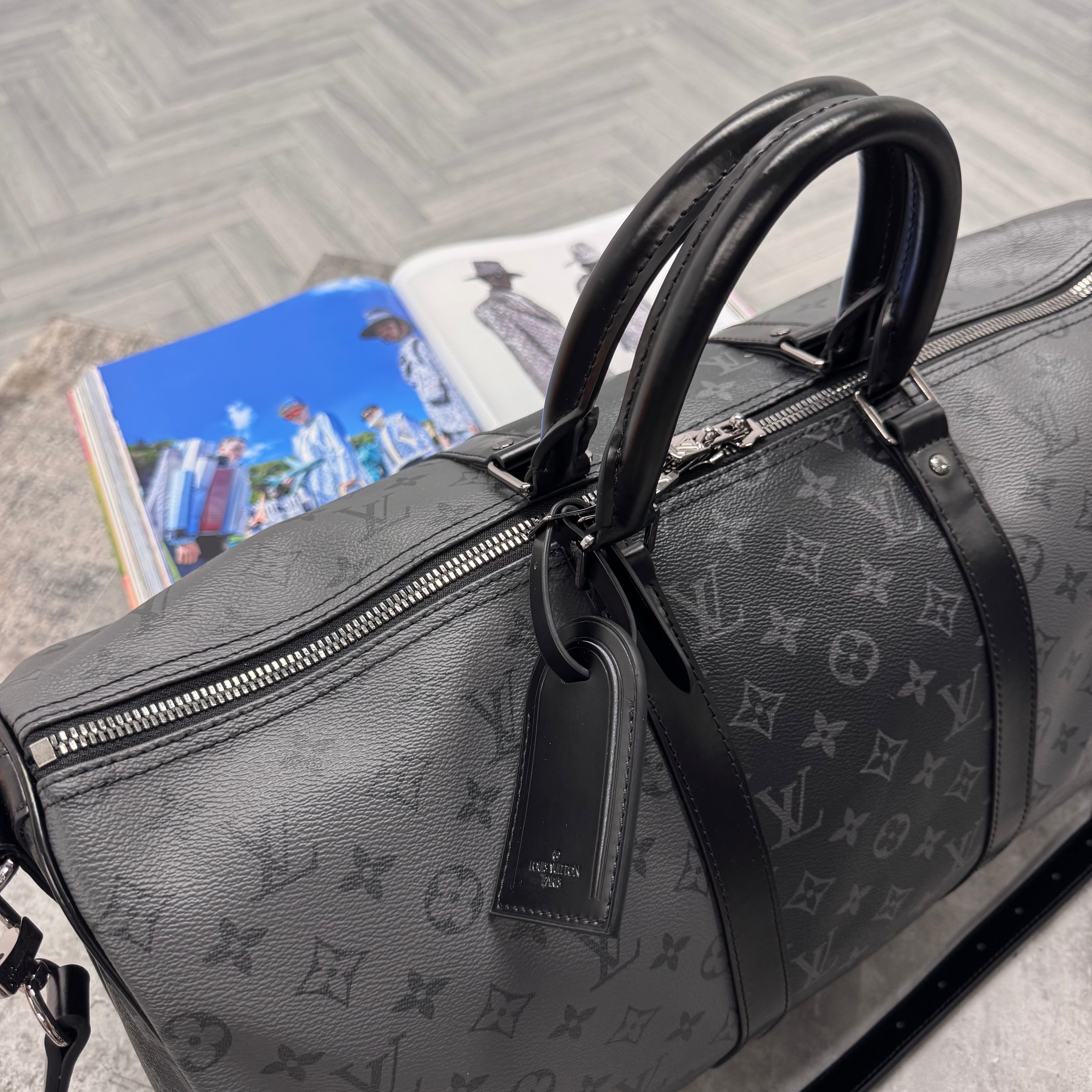 LVE DUFFEL BAG (50) - BLACK / GREY